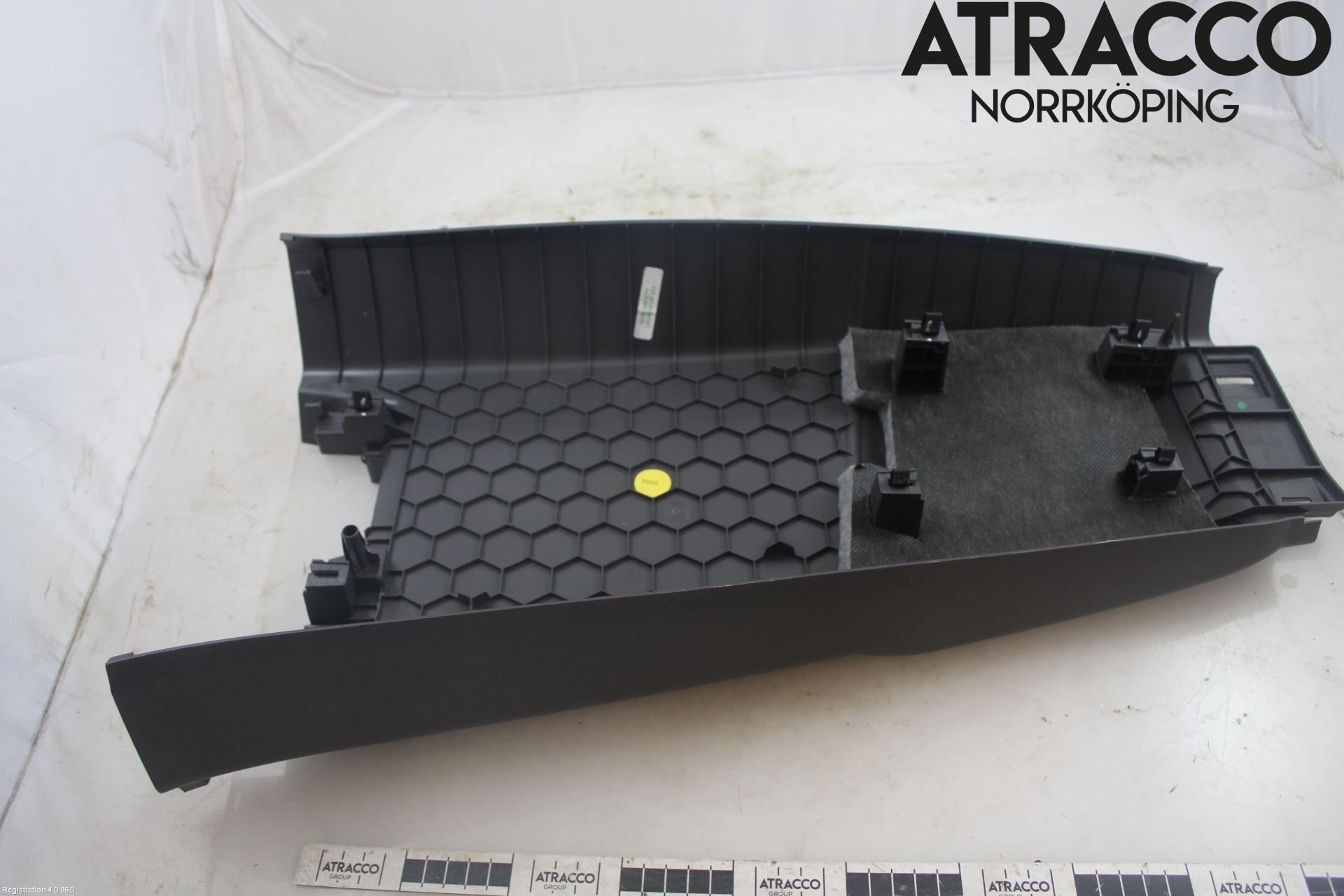 Volkswagen VW TRANSP/CARAVELLE (T7) 22-24 Inr Plastd A-B-C Stolpe