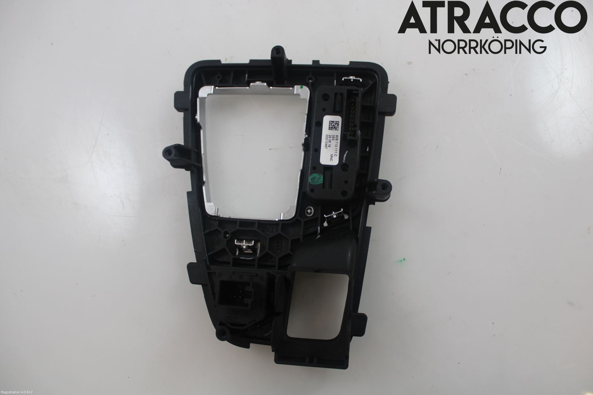 Audi Q5/SQ5 17- Instrumentkonsoll Mitt