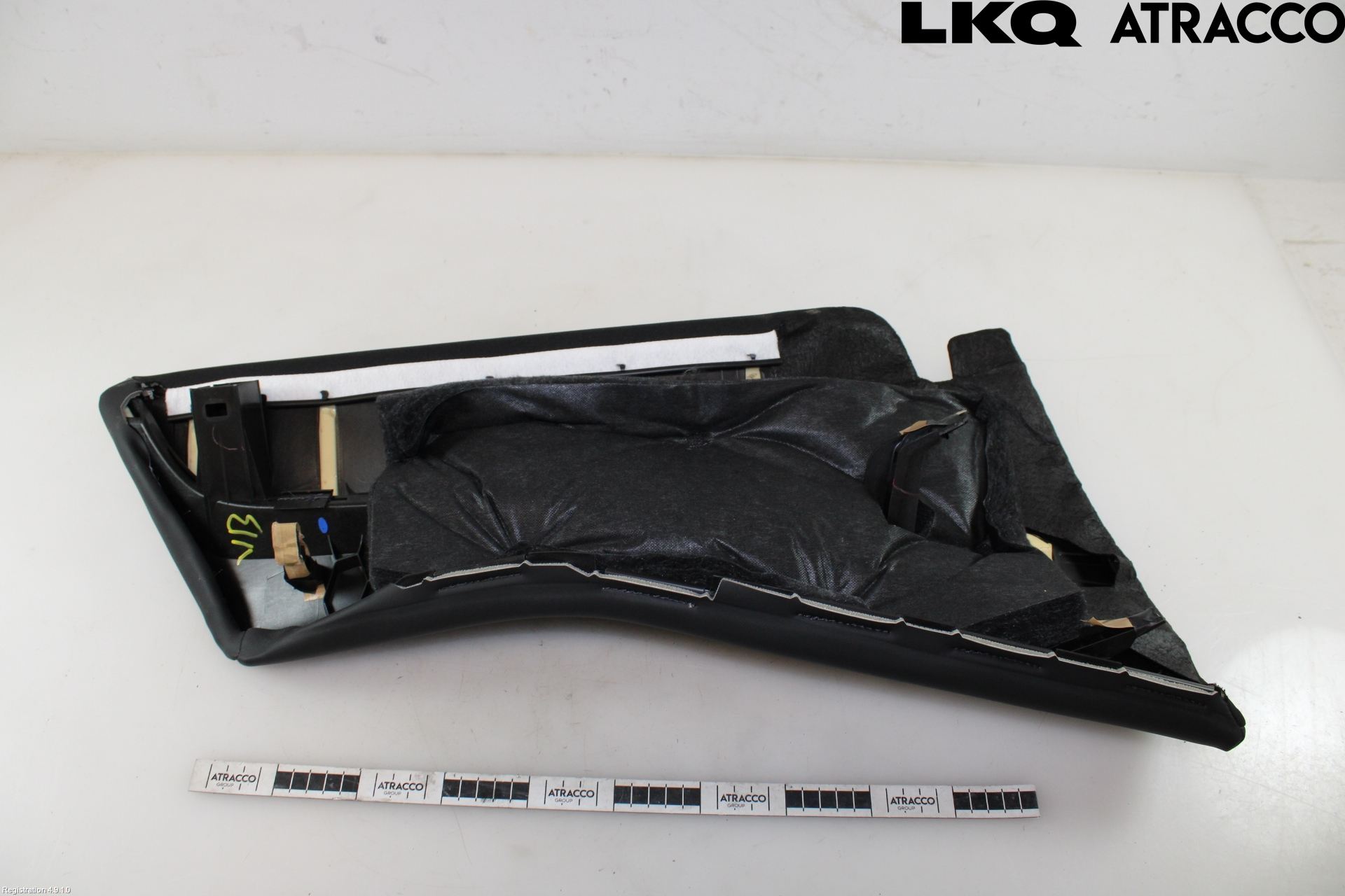 Tesla MODEL 3 17- Inredning Ryggdyna Bak