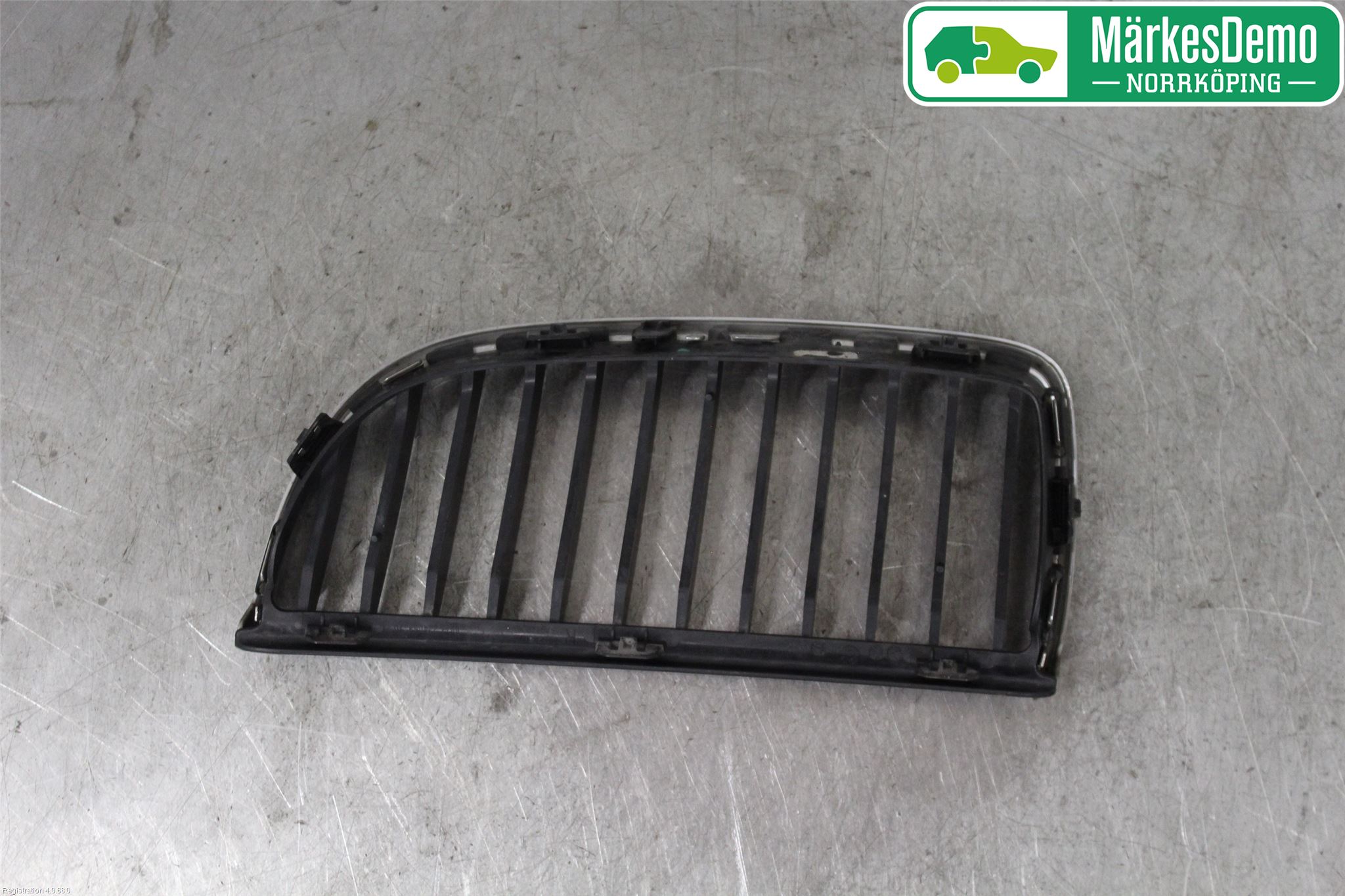 BMW 3 E90/91 SED/TOU 05-12 Grilldel Höger