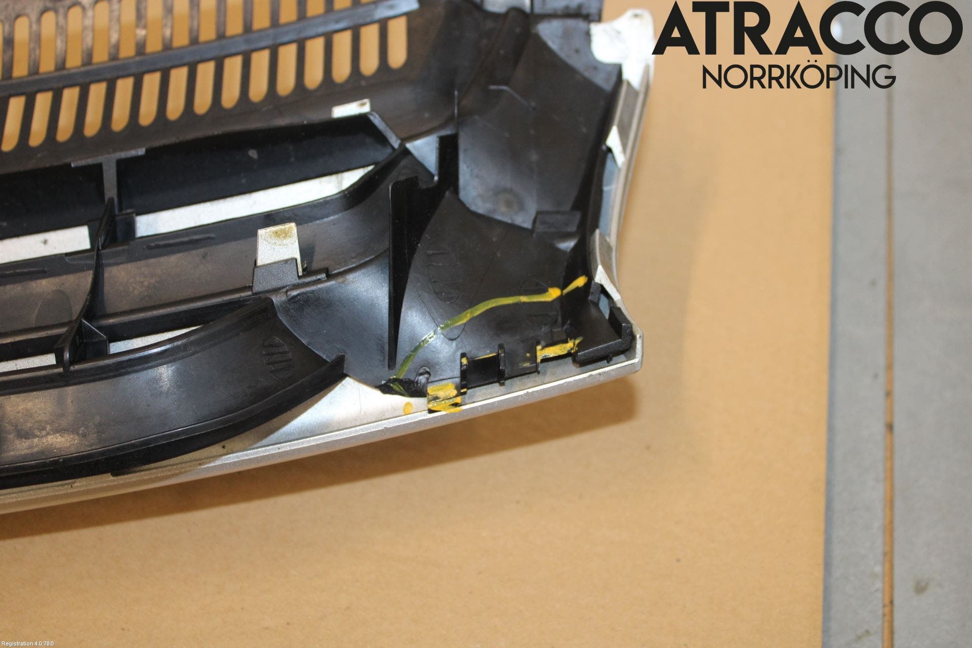 Volkswagen VW GOLF V 04-09 Grill Komp