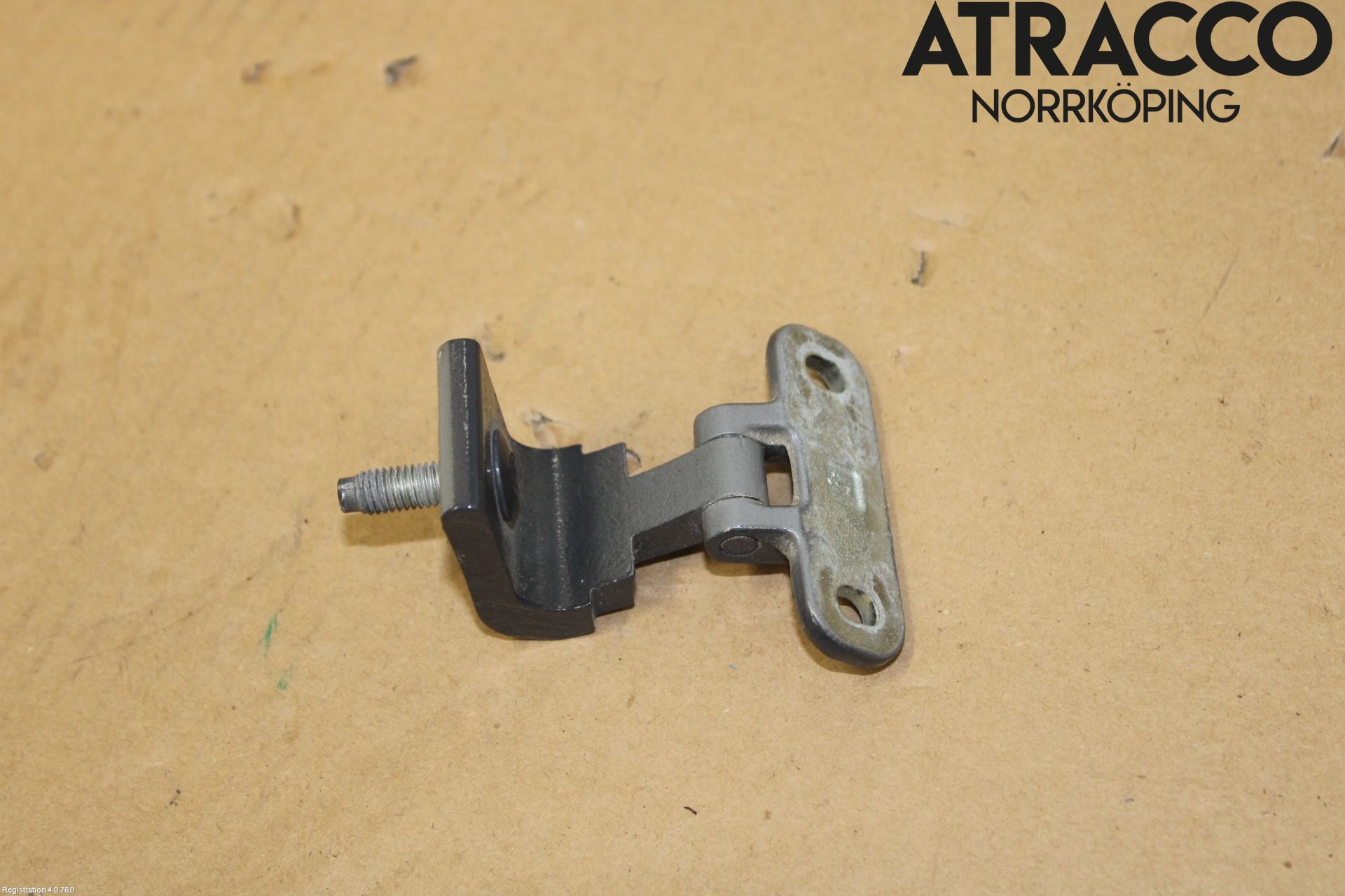 Audi Q2/SQ2 17- Bakluckegångjärn Vä