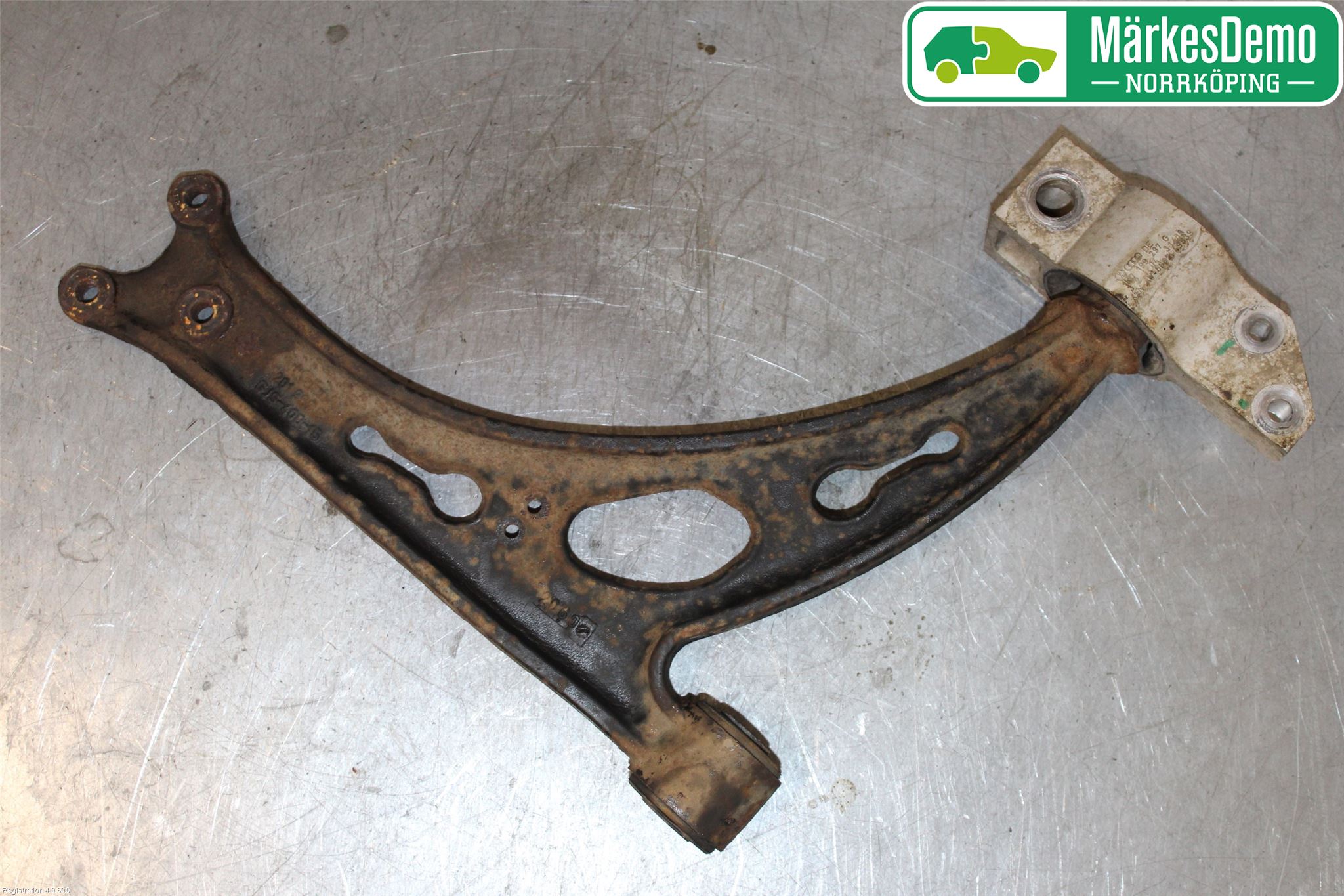 Volkswagen VW SCIROCCO 09-17 Bärarm Fram Undre Vä