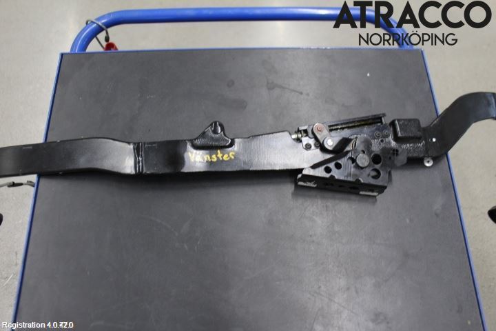 Volvo C70 06-10 Bakluckegångjärn Hö