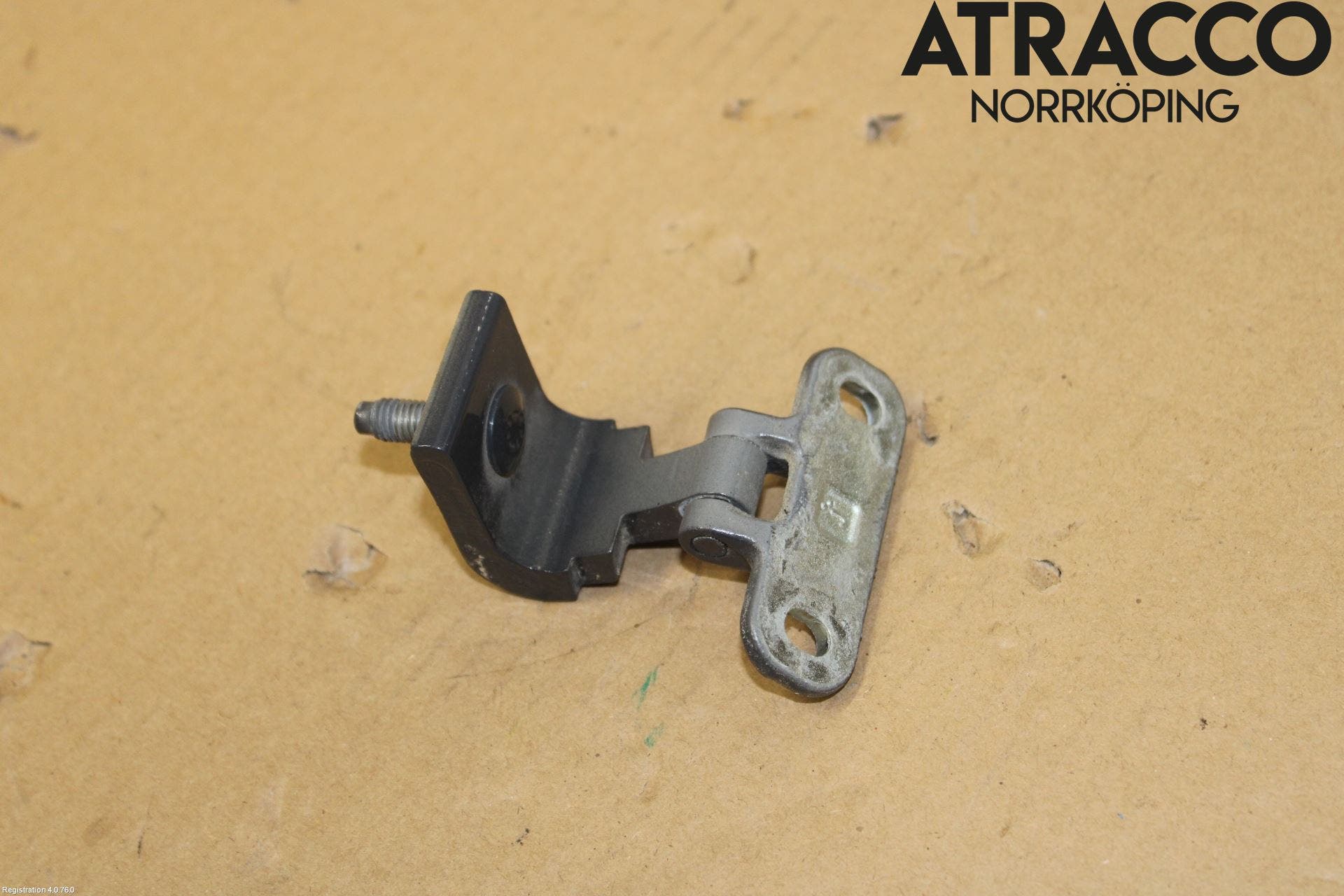 Audi Q2/SQ2 17- Bakluckegångjärn Hö