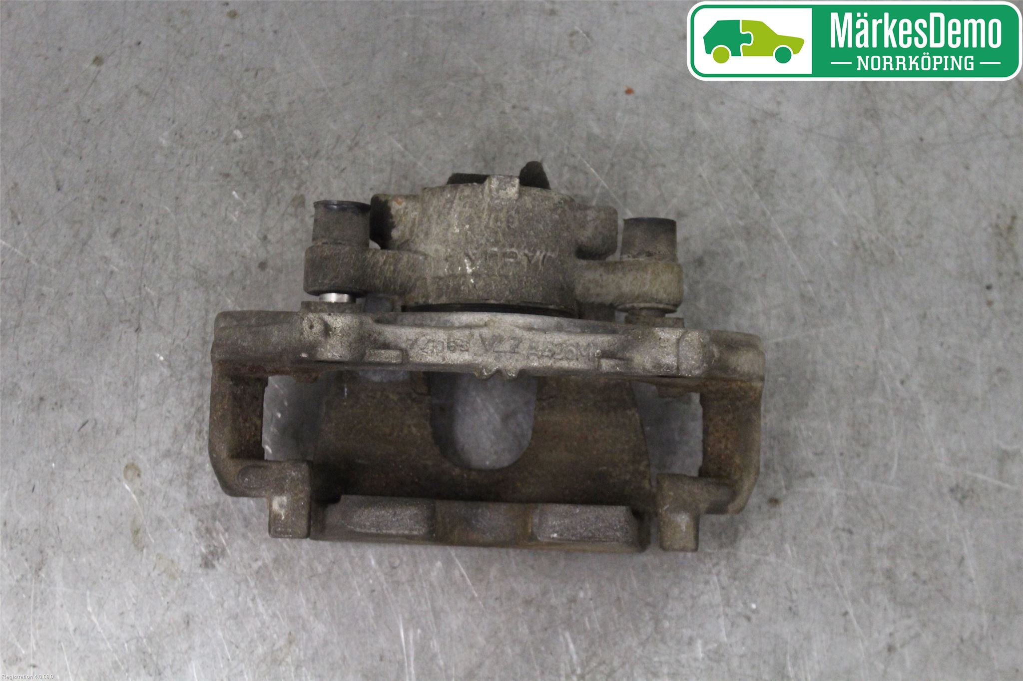 Jaguar F-PACE Bromsok Fram Höger