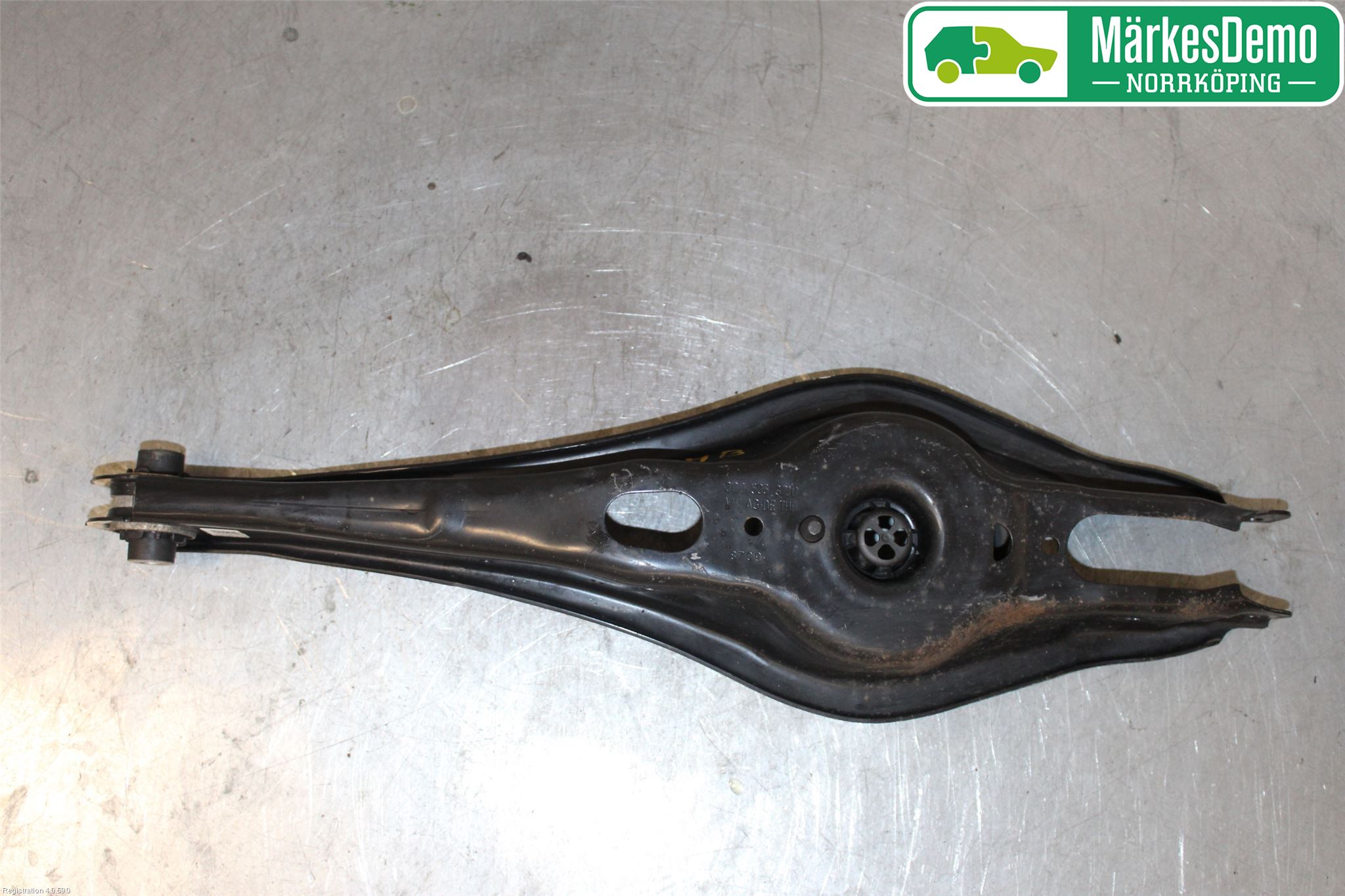 Skoda SUPERB 16-24 Bärarm Bak Höger