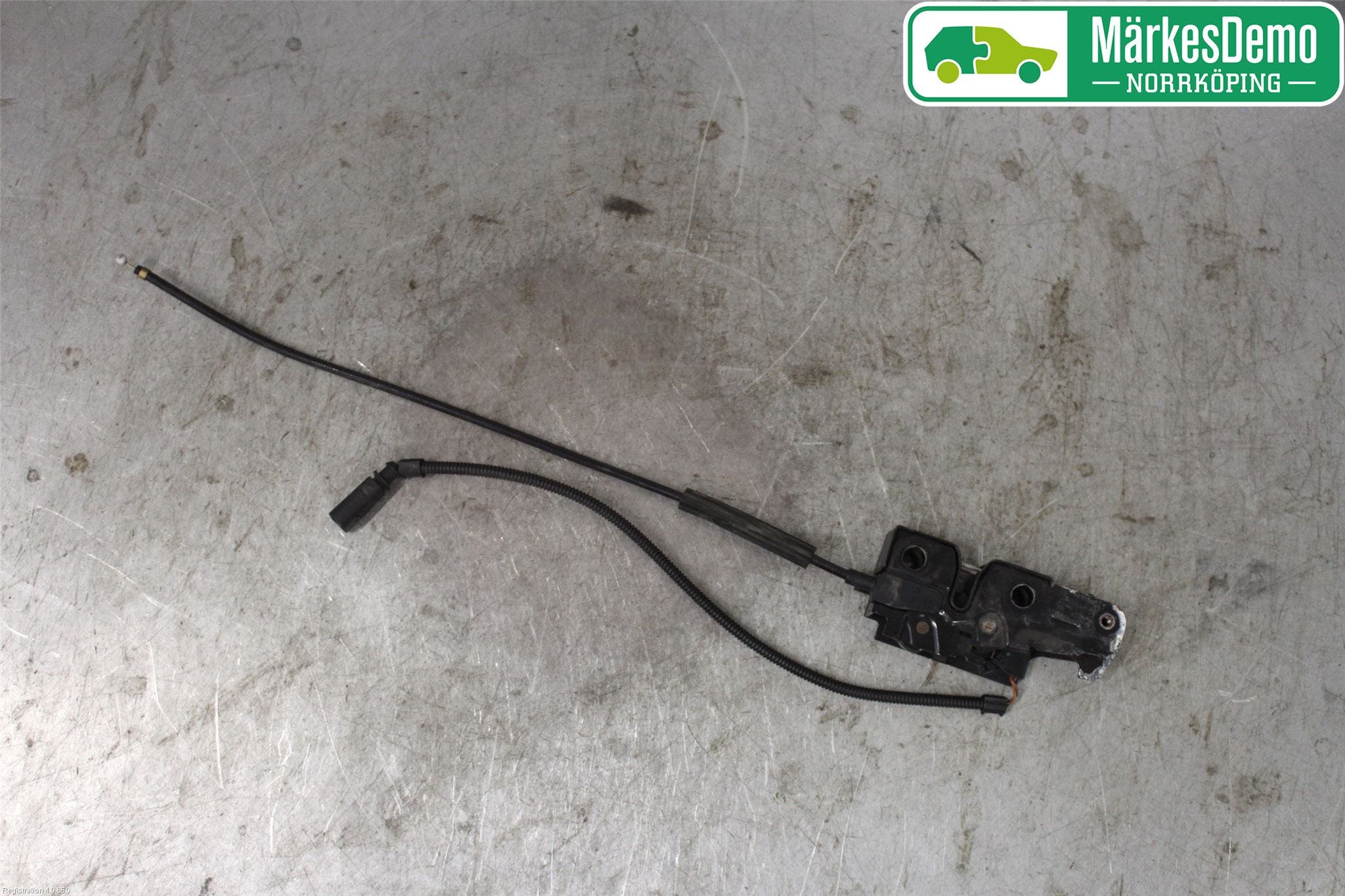 Volkswagen VW TOURAN 03-10 Huvlås