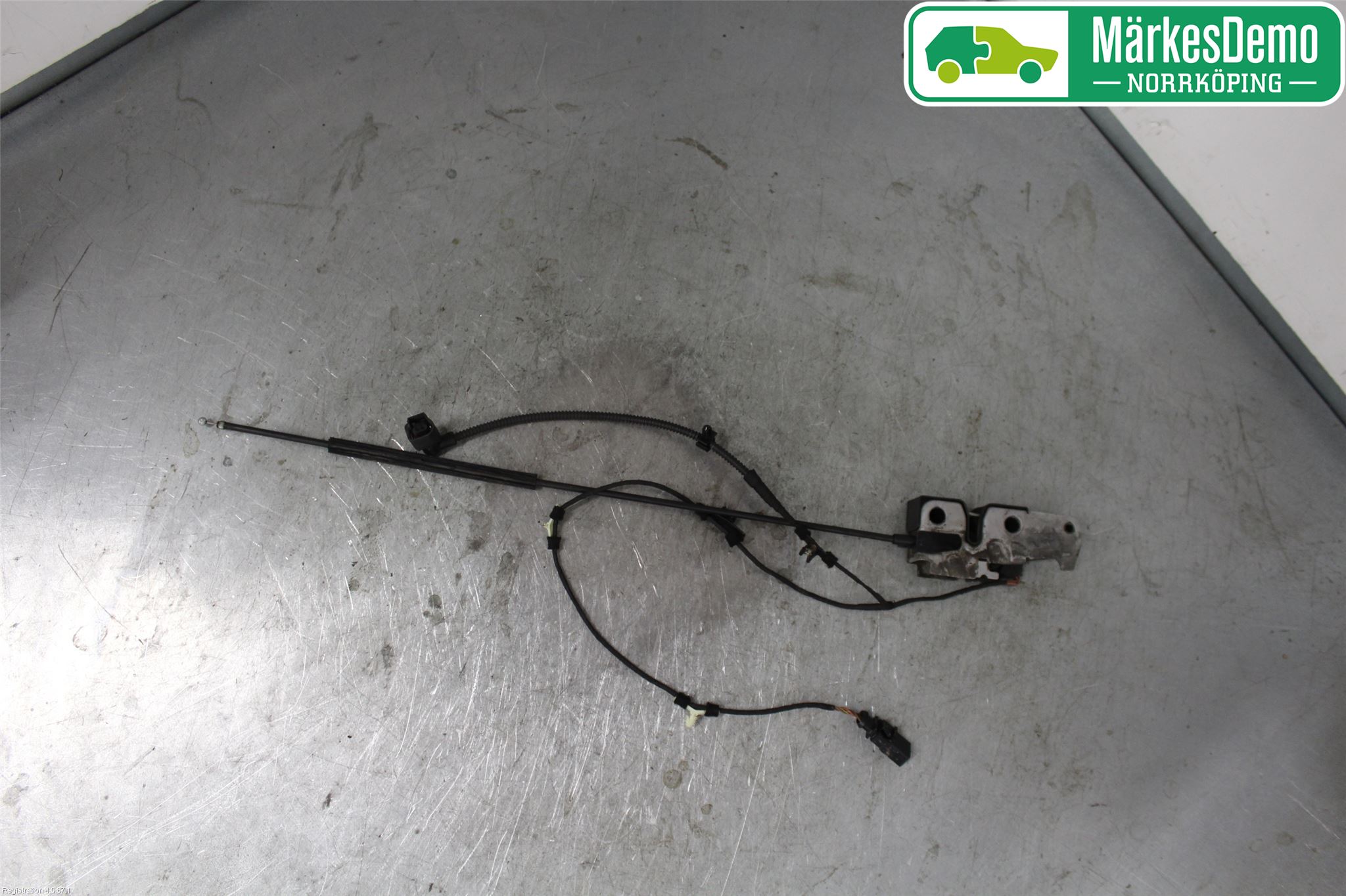 Volkswagen VW PASSAT 11-14 Huvlås