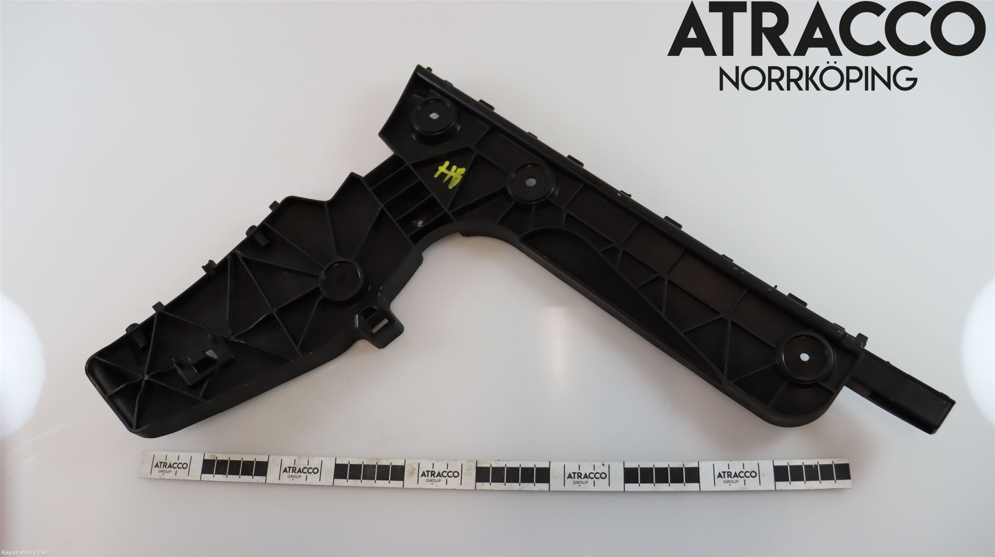 Audi A6 F2/C8 19- Stötfångarfäste Bak Hö