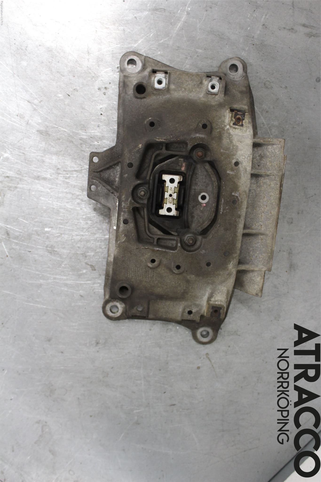 Audi A4 12-15 Växellådsbalk