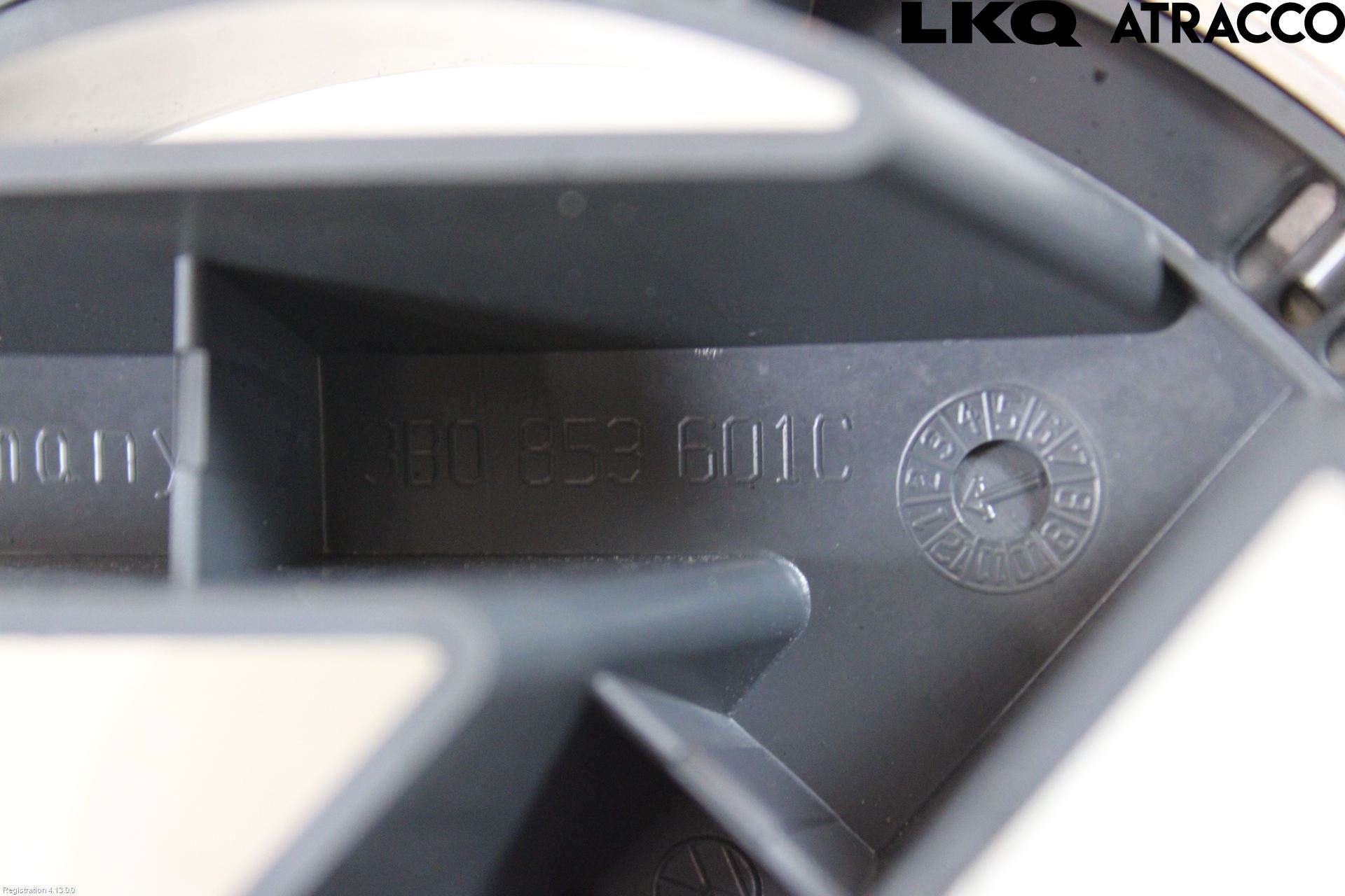 Volkswagen VW CADDY      04-10 Emblem