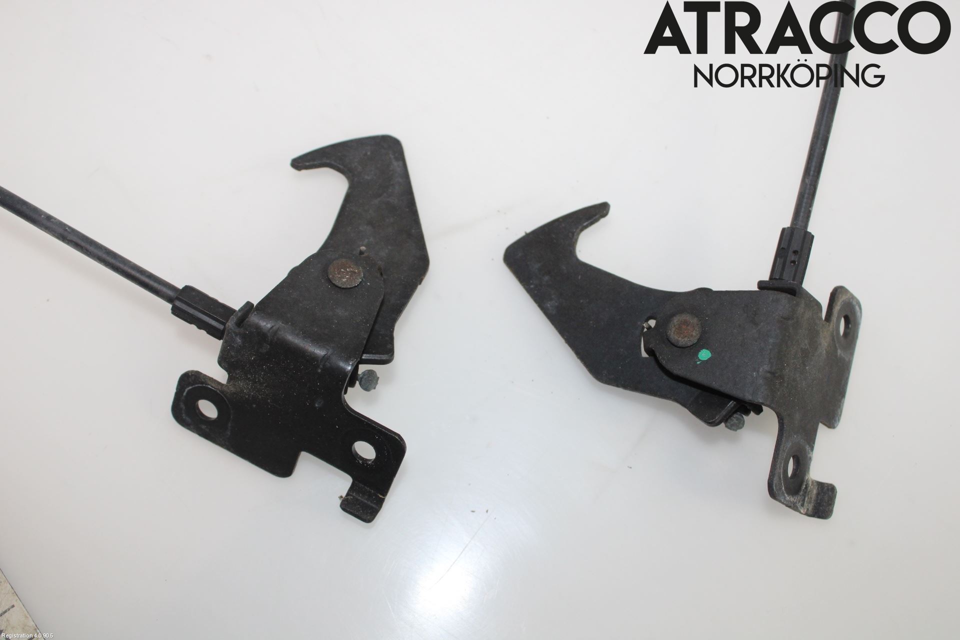 Jaguar F-PACE Huvlås