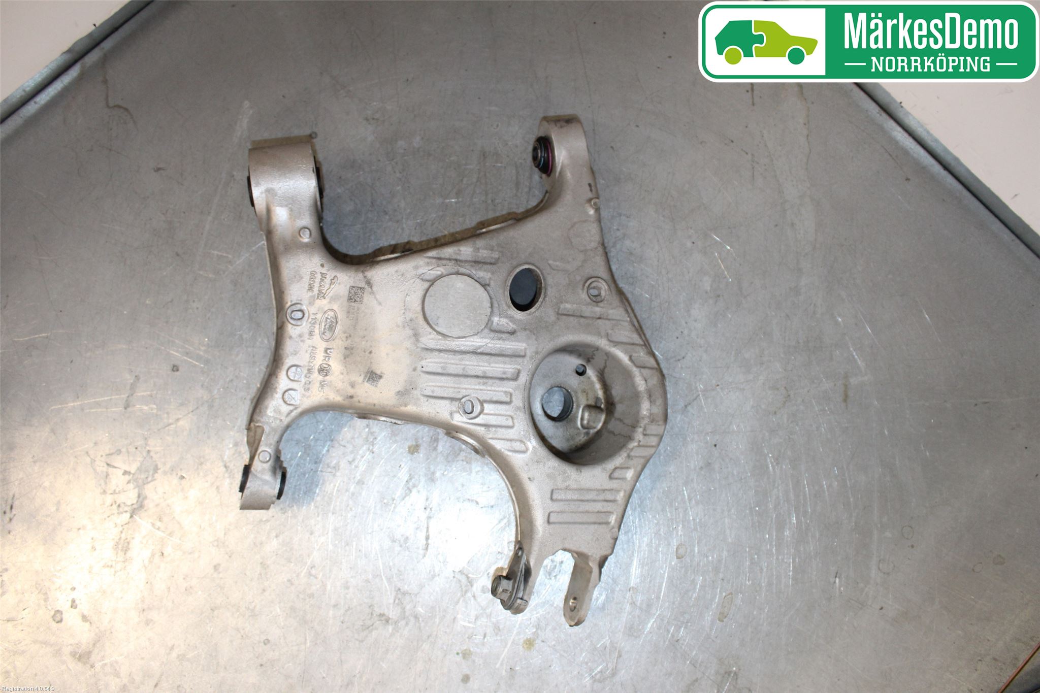 Jaguar I-PACE 18- Bärarm Bak Höger