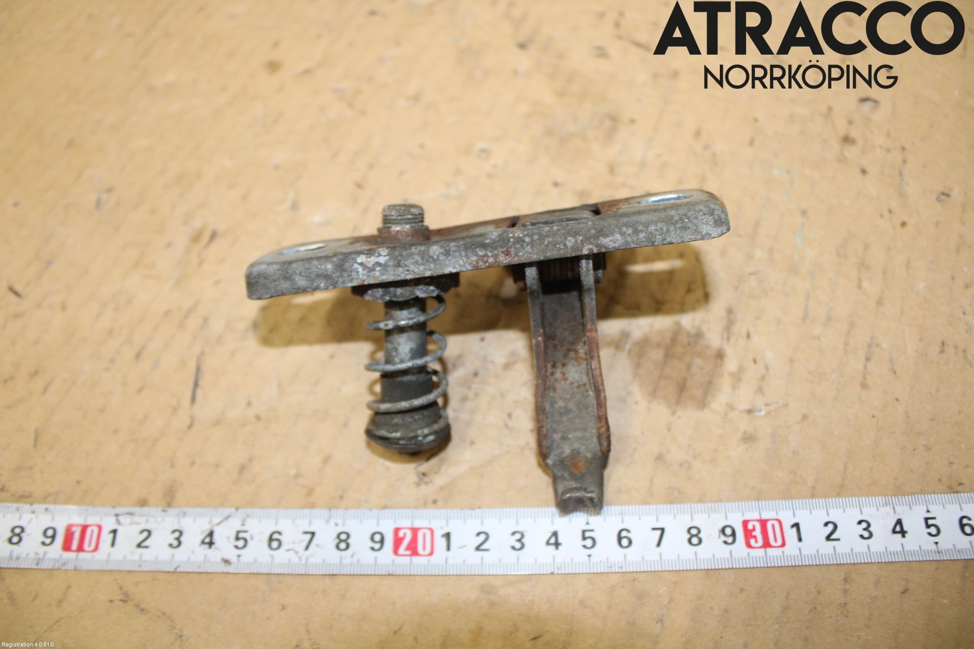 Volvo 140      67-75 Huv Spärr