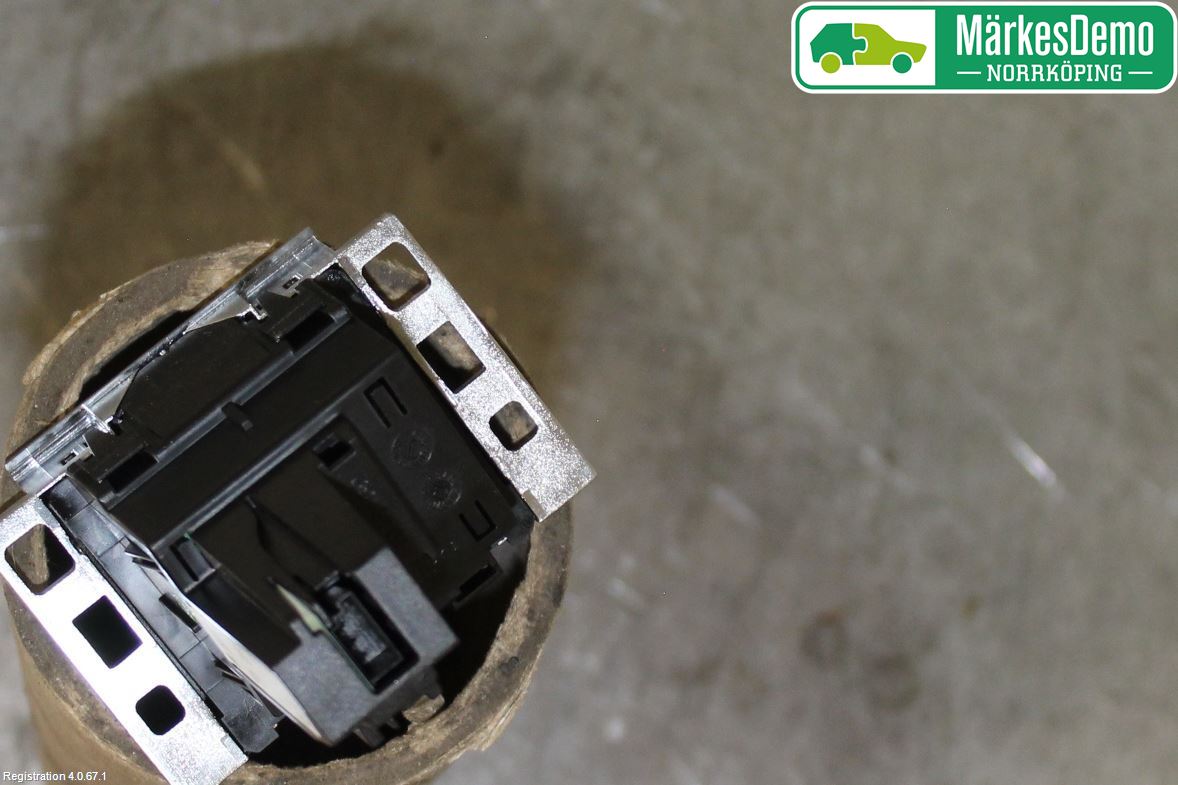 Volkswagen VW PASSAT 11-14 Instrument Klocka