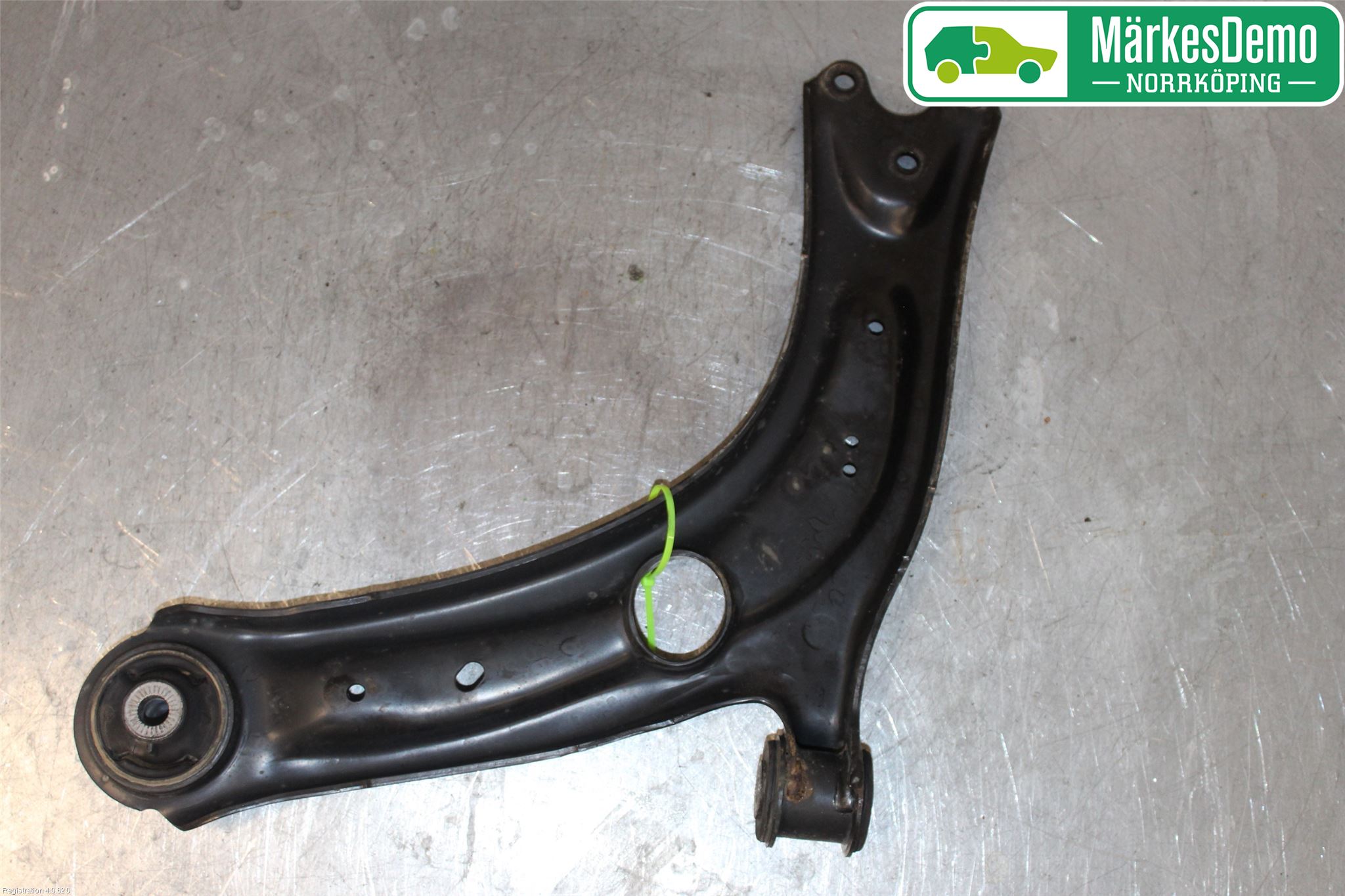 Volkswagen VW PASSAT 15-19 Bärarm Fram Undre Hö