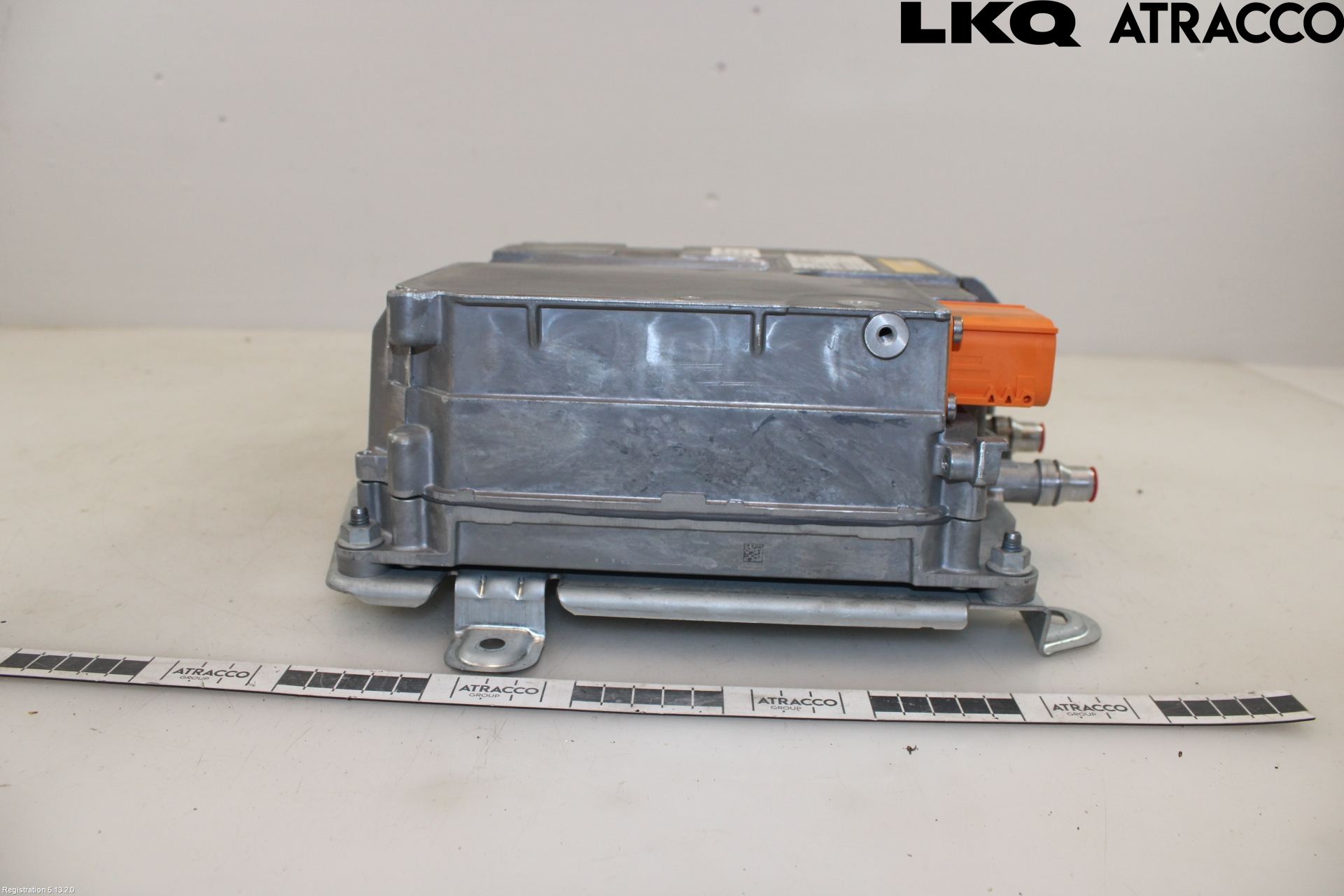 Mercedes-Benz MB EQA (H243) 21- Inverter 12 -> 220 V