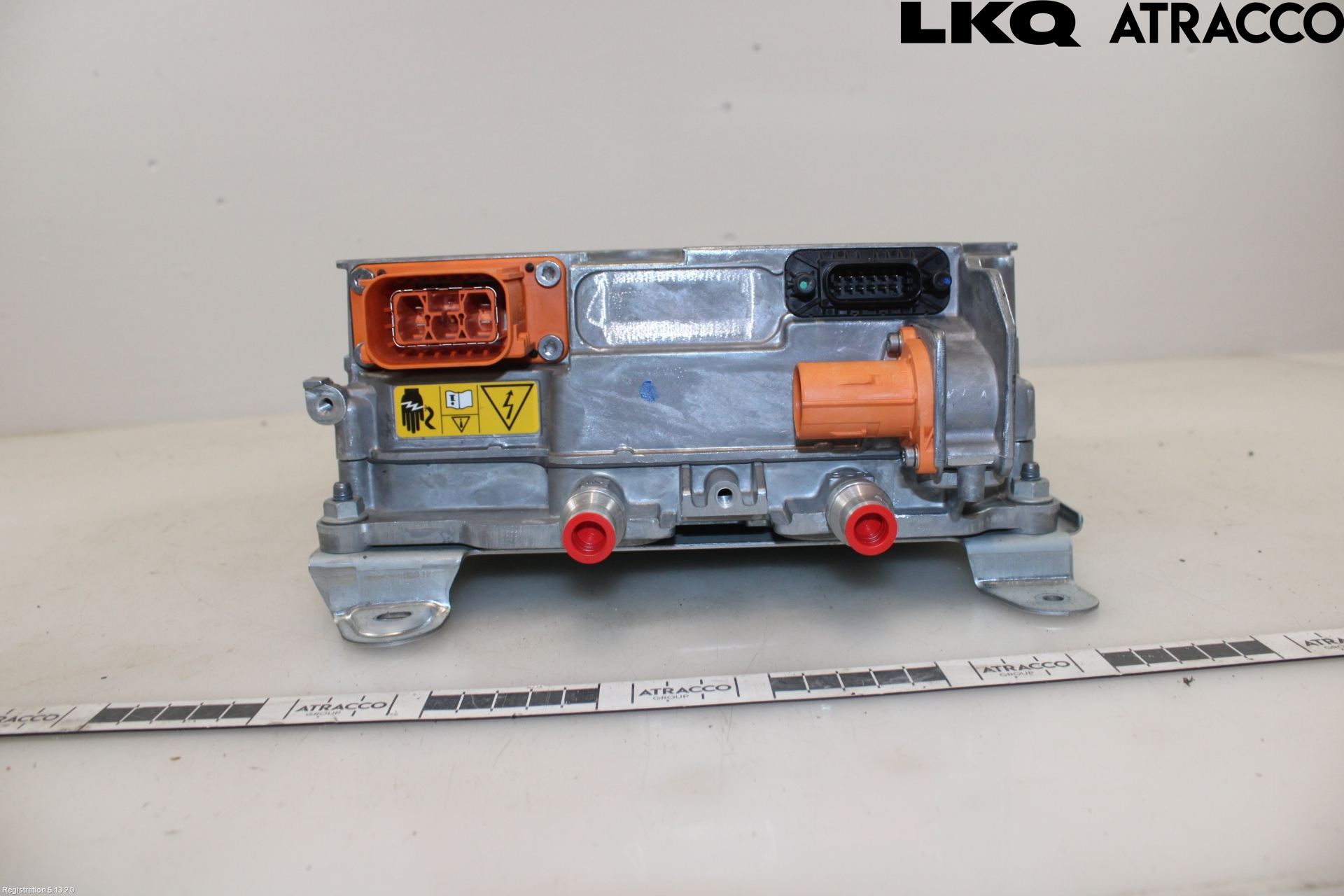 Mercedes-Benz MB EQA (H243) 21- Inverter 12 -> 220 V