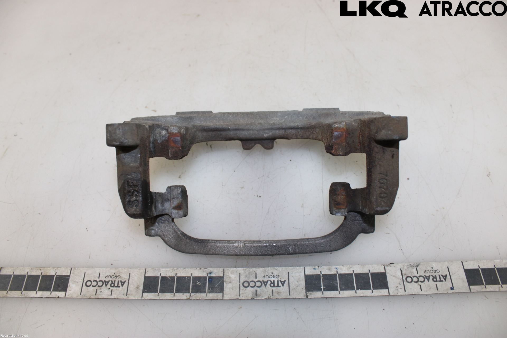 MG 4 23- Bromsokshållare