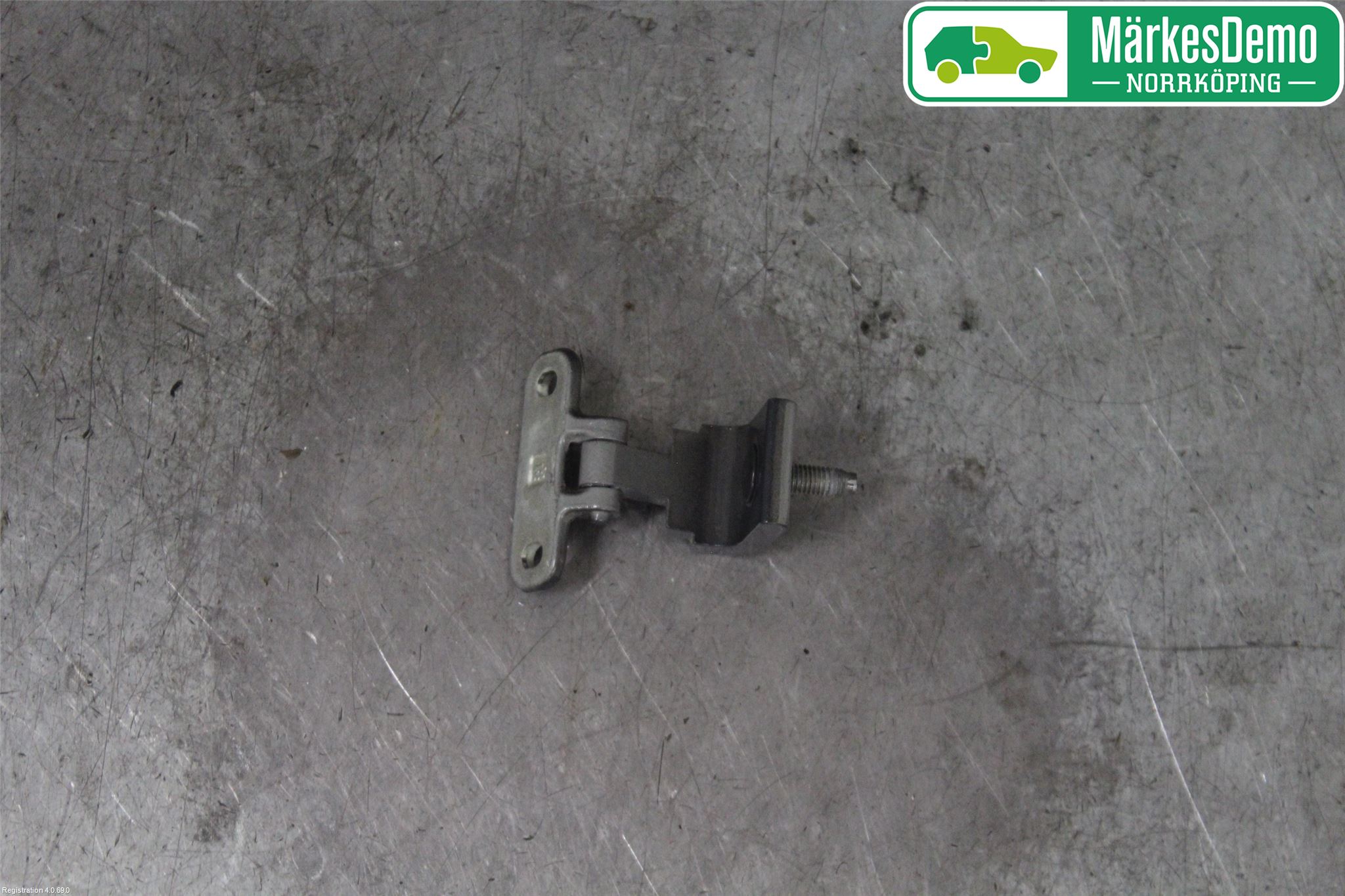 Audi Q2/SQ2 17- Bakluckegångjärn Hö