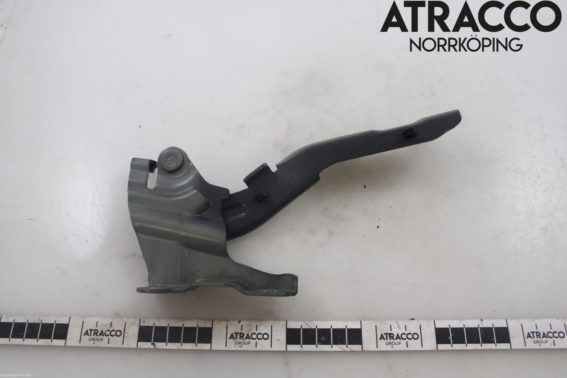 Kia CEED 06-12 Huvgångjärn