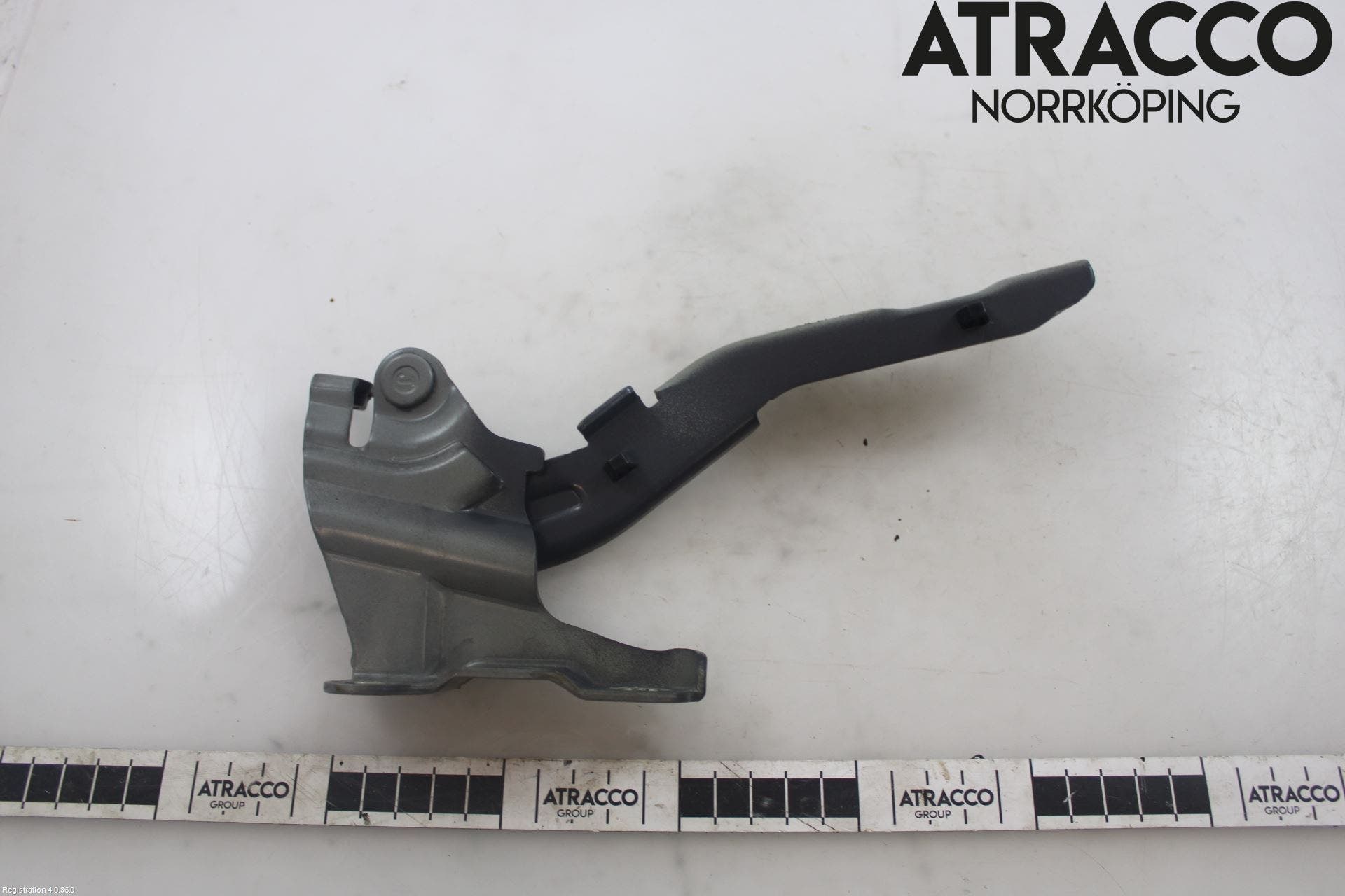 Kia CEED 06-12 Huvgångjärn