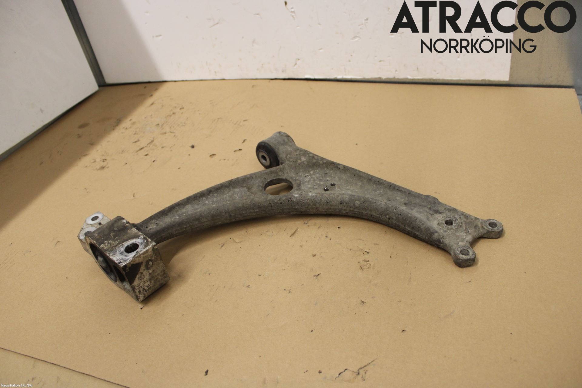 Volkswagen VW PASSAT 05-11 Bärarm Fram Undre Hö