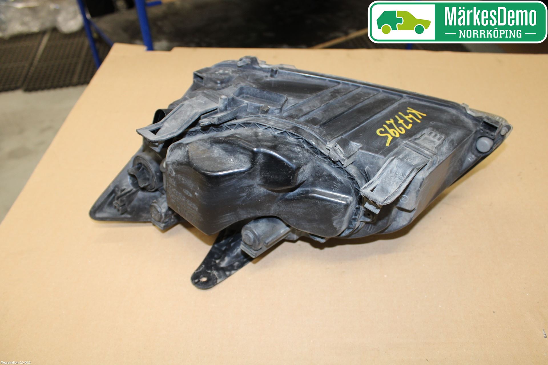 Ford FOCUS     04-07 Strålkastare Höger