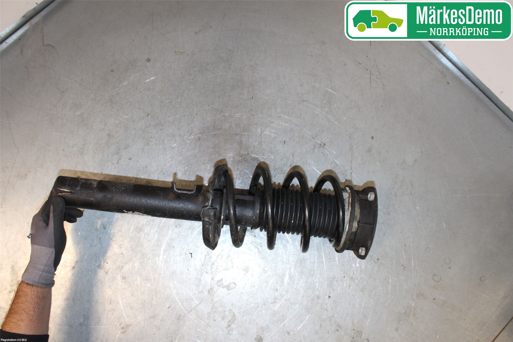 Volkswagen VW PASSAT 15-19 Fjäderben Fram Vänster