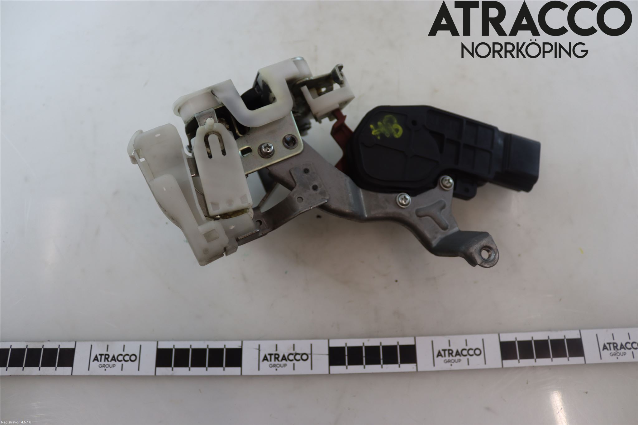 Toyota AYGO 06-14 Låskista-Dörrlås