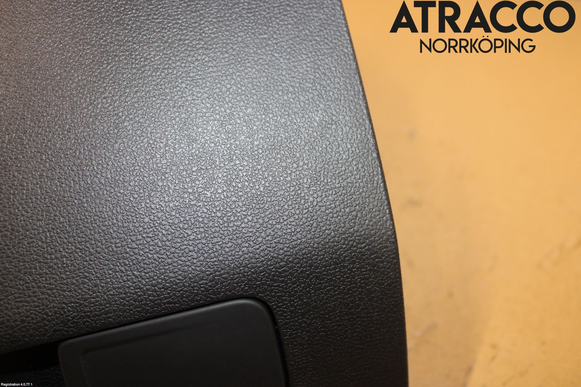 Volkswagen VW TIGUAN 16-24 Handskfack