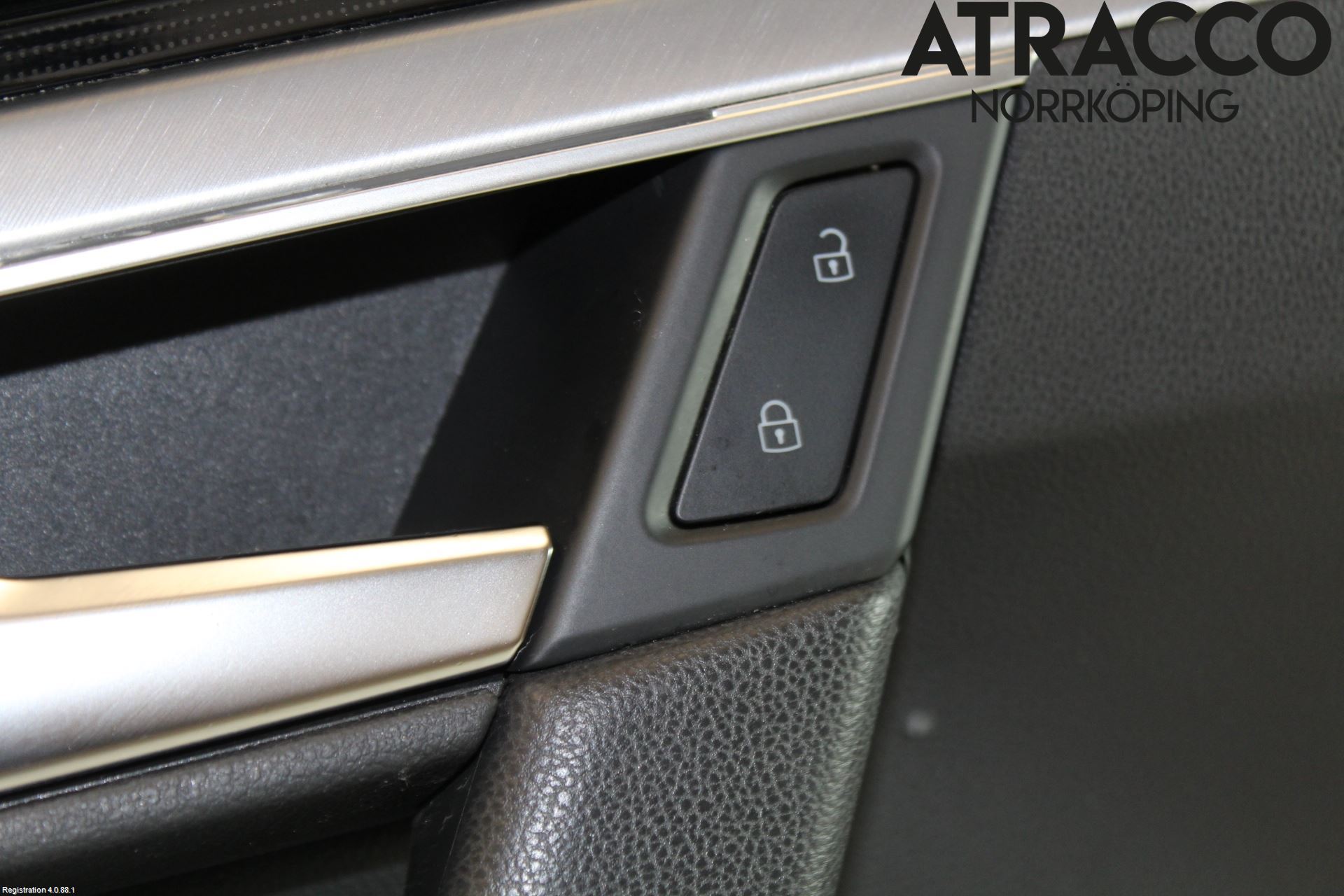 Volkswagen VW TOUAREG CR 18- Dörrklädsel Vä