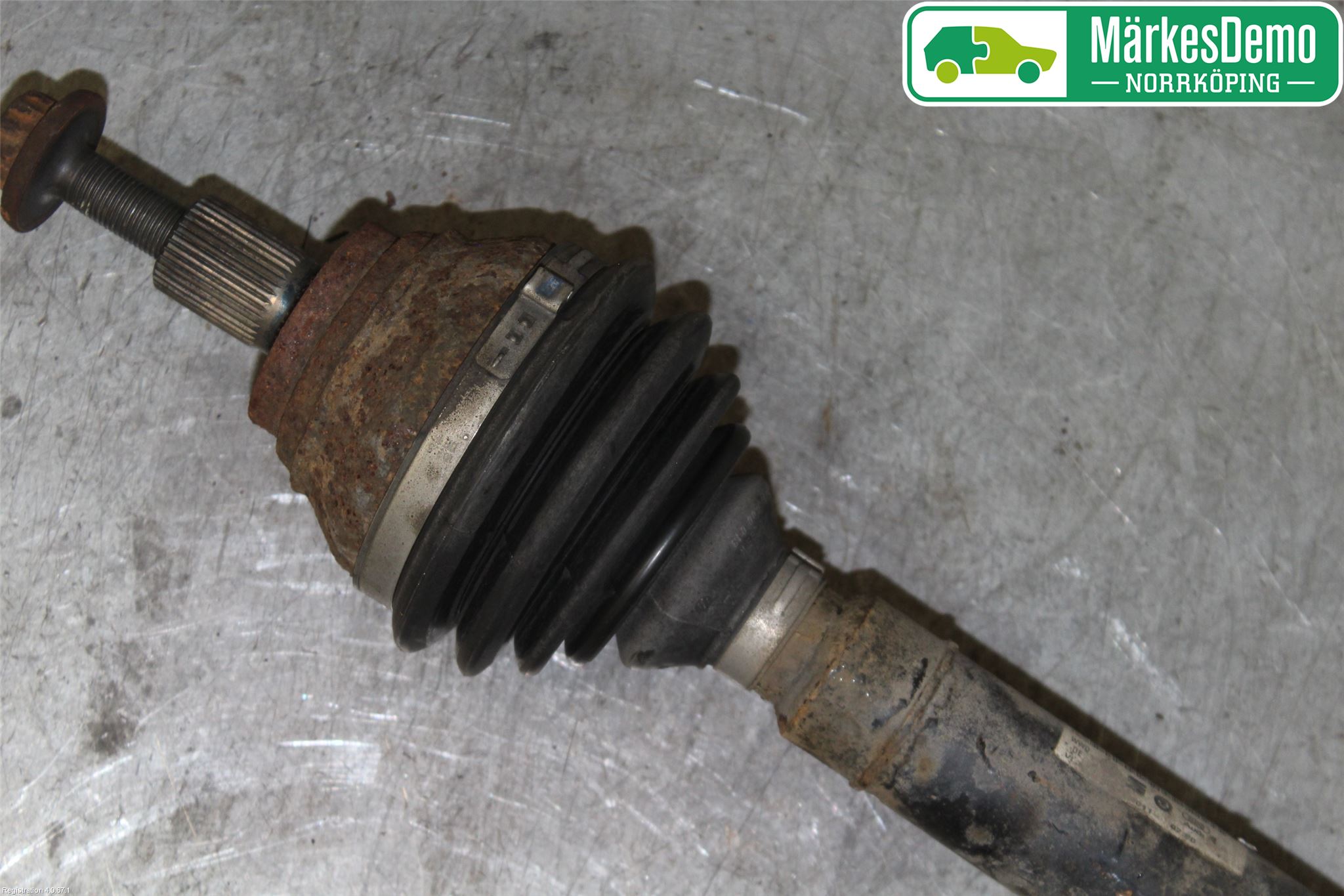 Volkswagen VW PASSAT 11-14 Drivaxel Fram Höger
