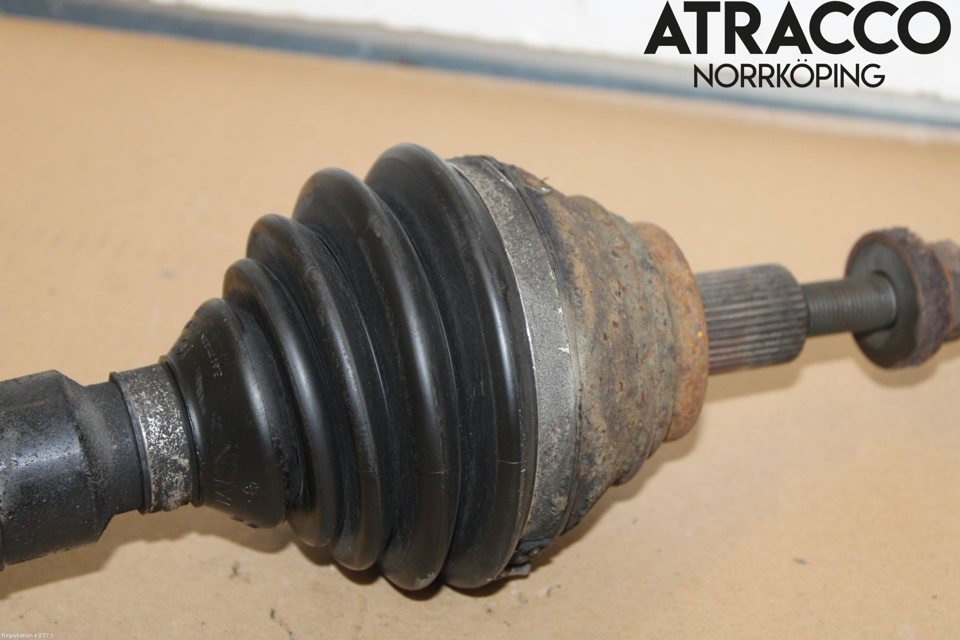 Volkswagen VW CADDY      04-10 Drivaxel Fram Höger