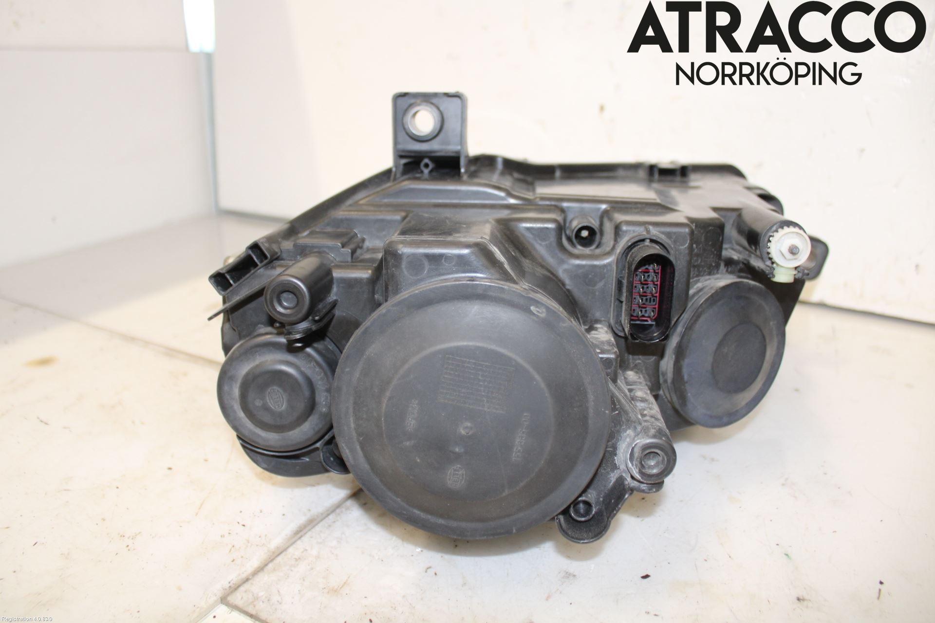 Volkswagen VW PASSAT 05-11 Strålkastare Höger