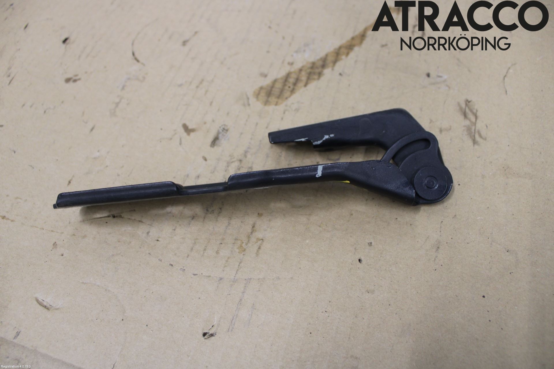 Audi A4/S4 01-05 Huvgångjärn