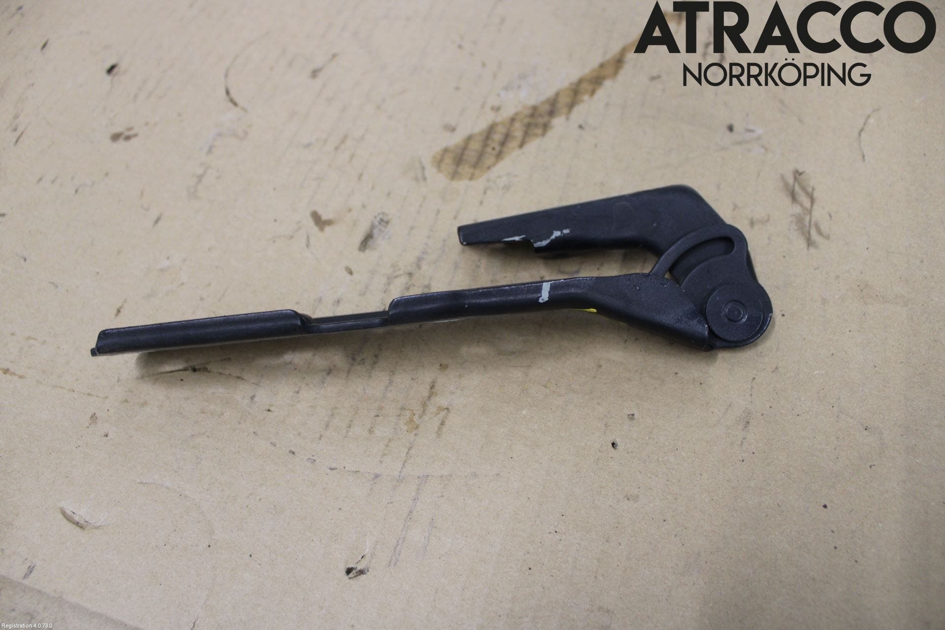 Audi A4/S4 01-05 Huvgångjärn