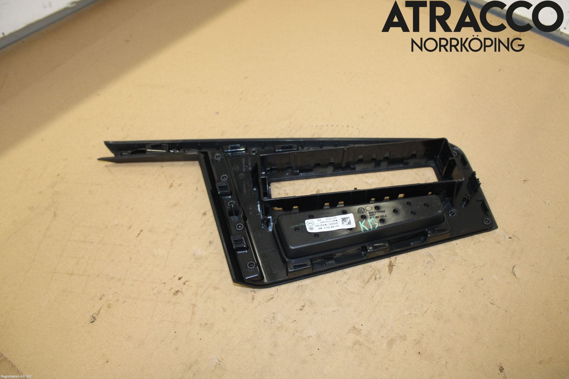 Volkswagen VW GOLF / E-GOLF VIII 20- Instrumentkonsoll Mitt