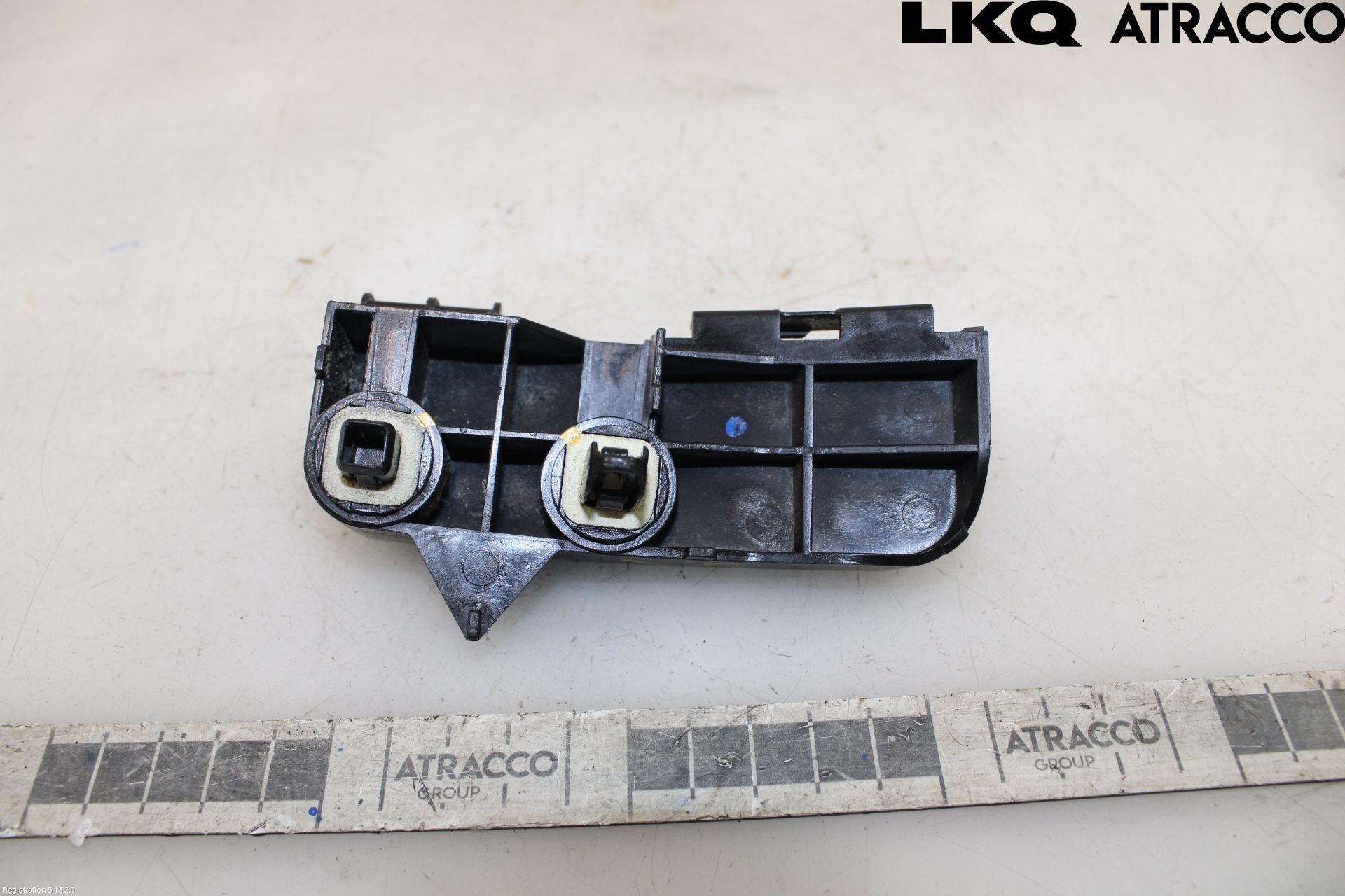 Toyota AURIS 07-09 Stötfångarfäste Bak Vä
