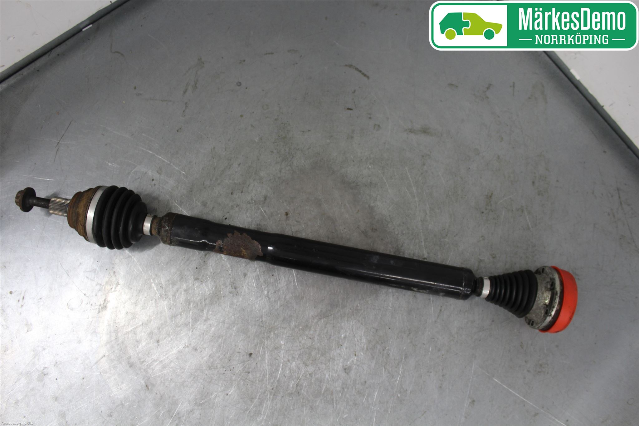 Volkswagen VW CADDY 11-15 Drivaxel Fram Höger