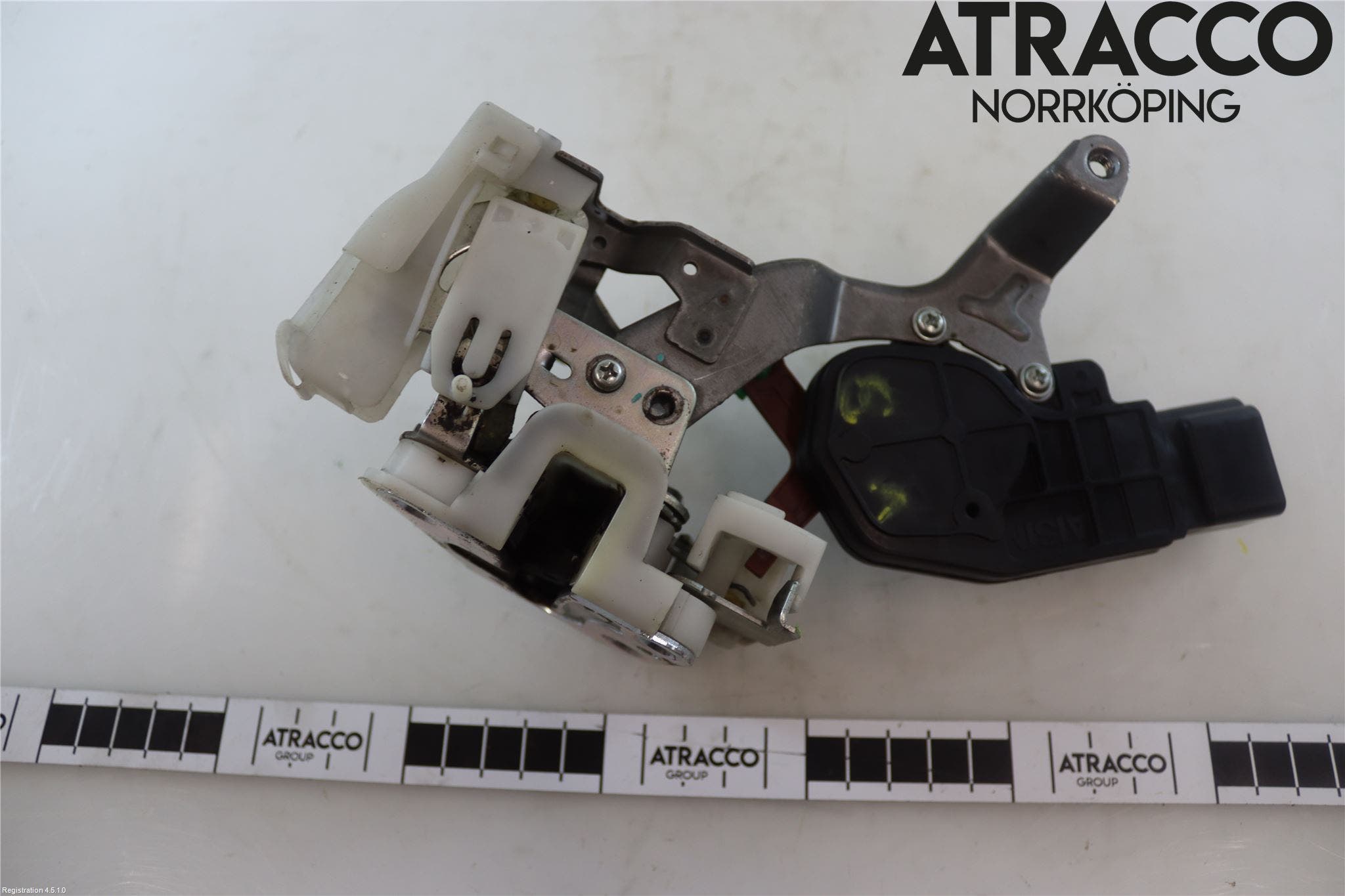 Toyota AYGO 06-14 Låskista-Dörrlås