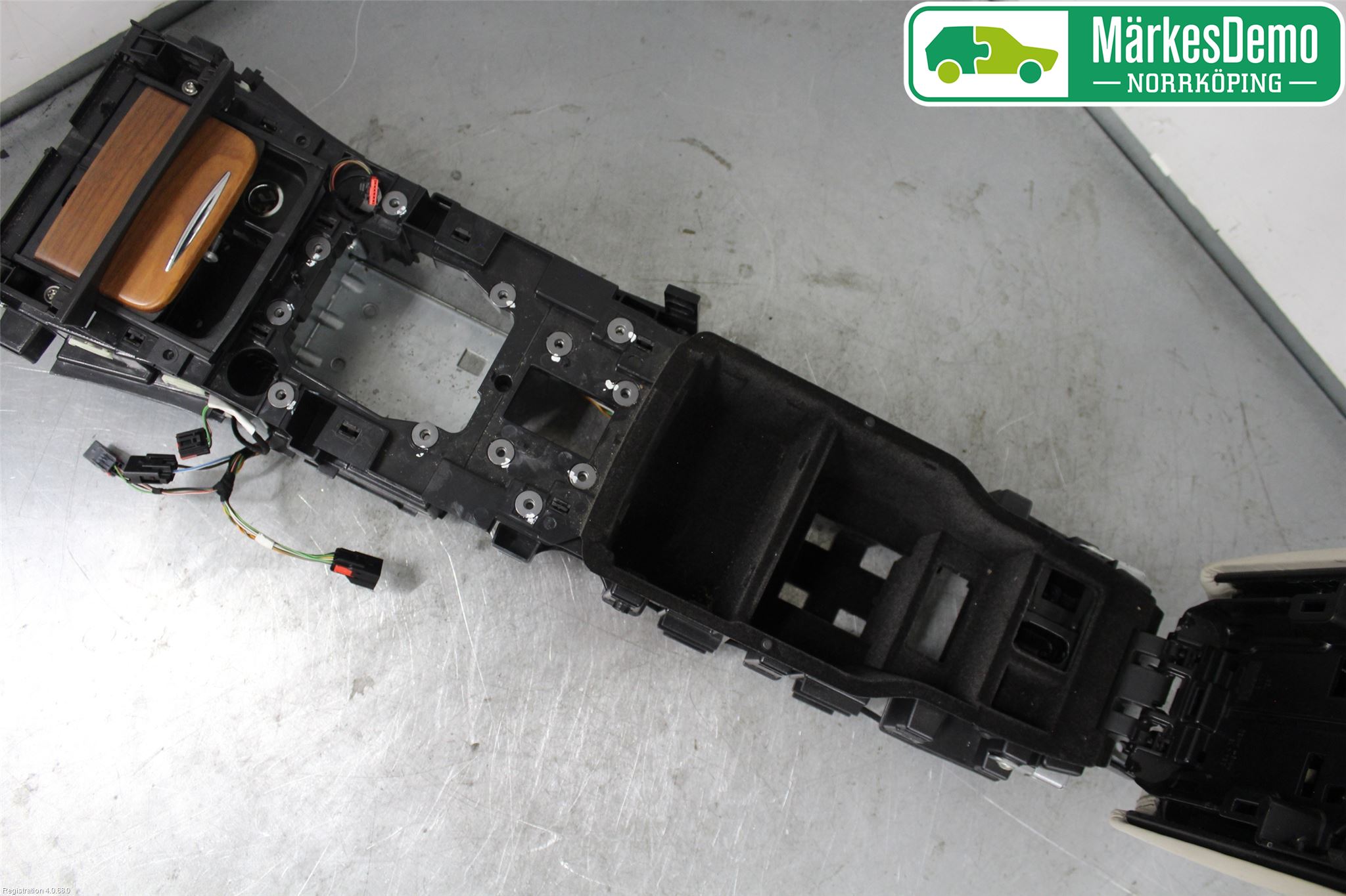 Jaguar XK/XKR 06-14 Instrumentkonsoll Mitt