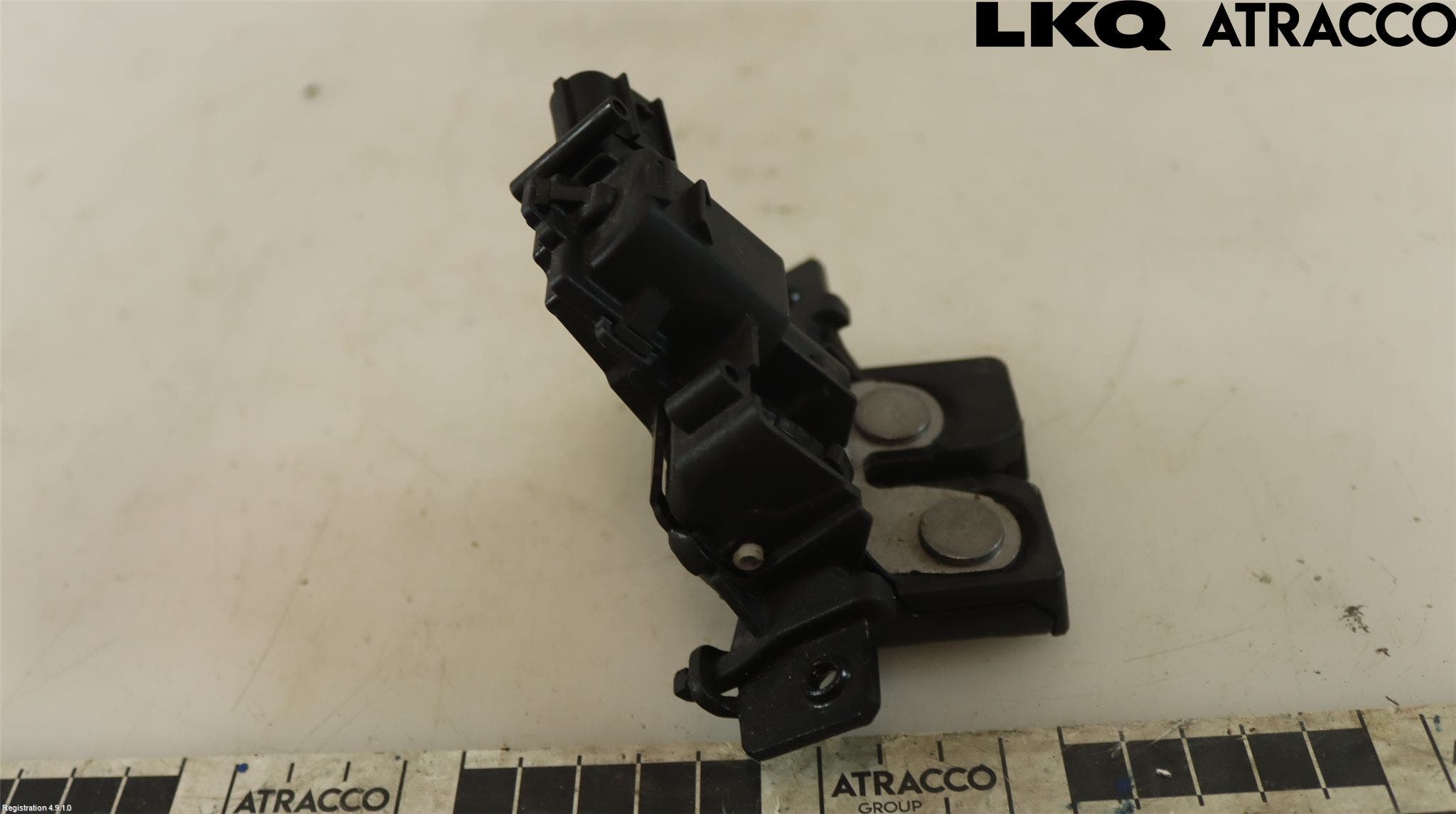 Toyota YARIS XP130 12-14 Låskista Baklucka