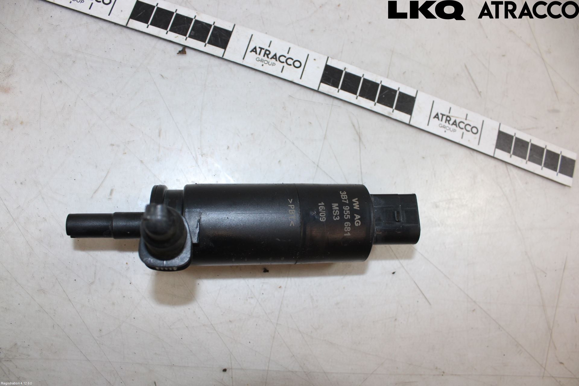 Volkswagen VW CADDY      04-10 Spolarpump Vindruta