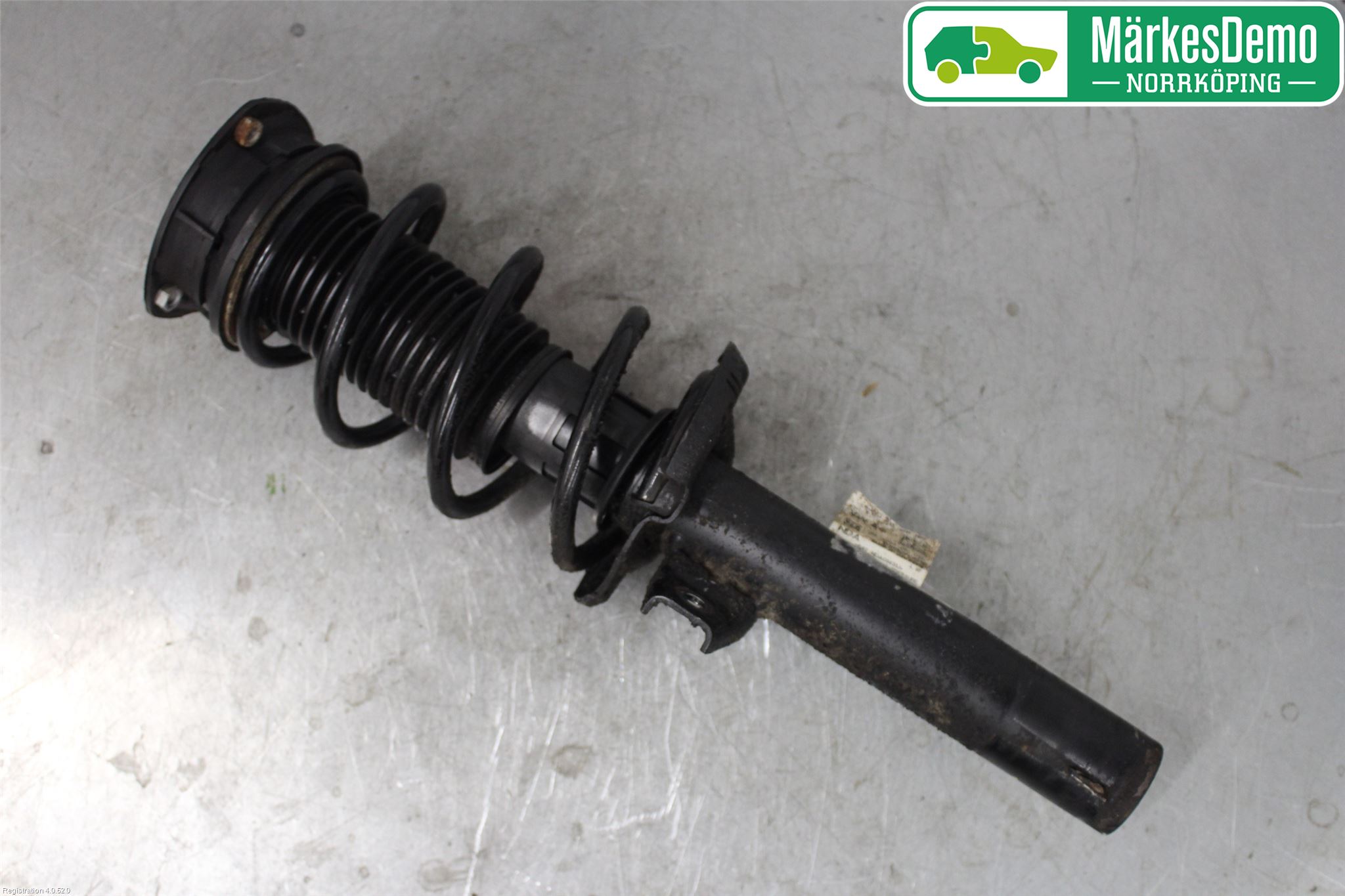 Volkswagen VW PASSAT 15-19 Fjäderben Fram Vänster