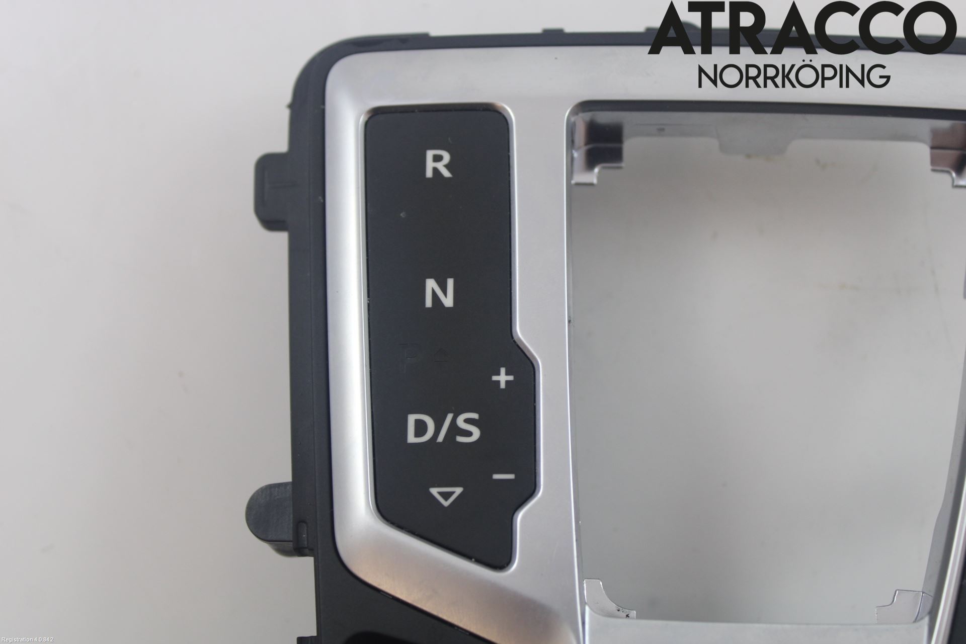 Audi Q5/SQ5 17- Instrumentkonsoll Mitt