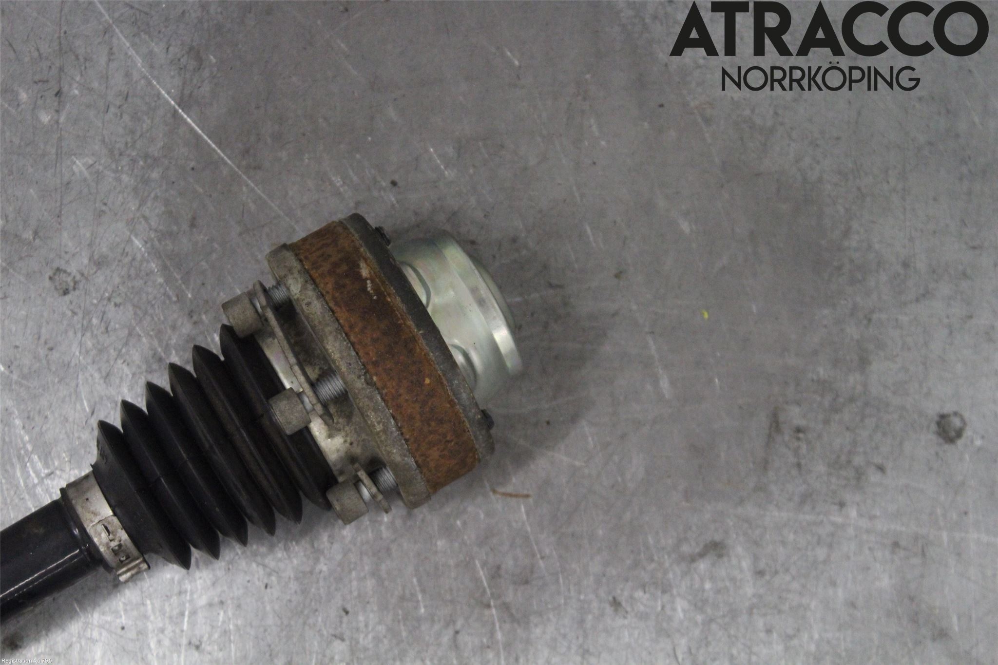 Volkswagen VW TIGUAN 16-24 Drivaxel Bak Höger