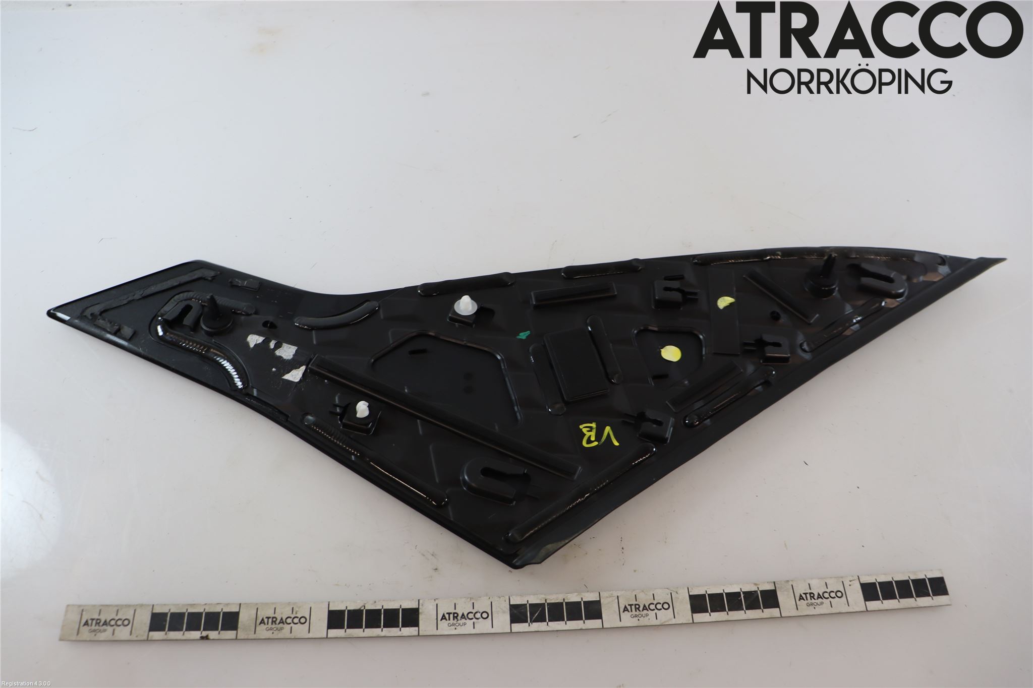 Cupra BORN 22- Inr Plastd A-B-C Stolpe