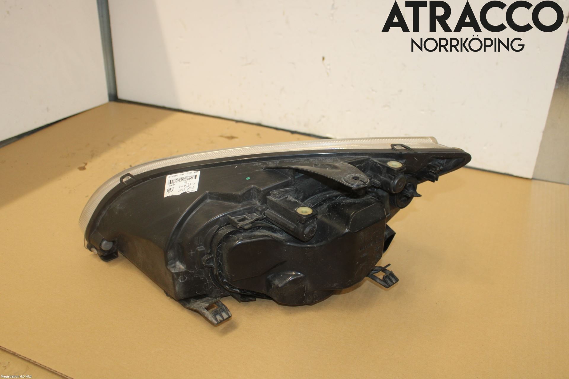 Ford FOCUS     04-07 Strålkastare Höger